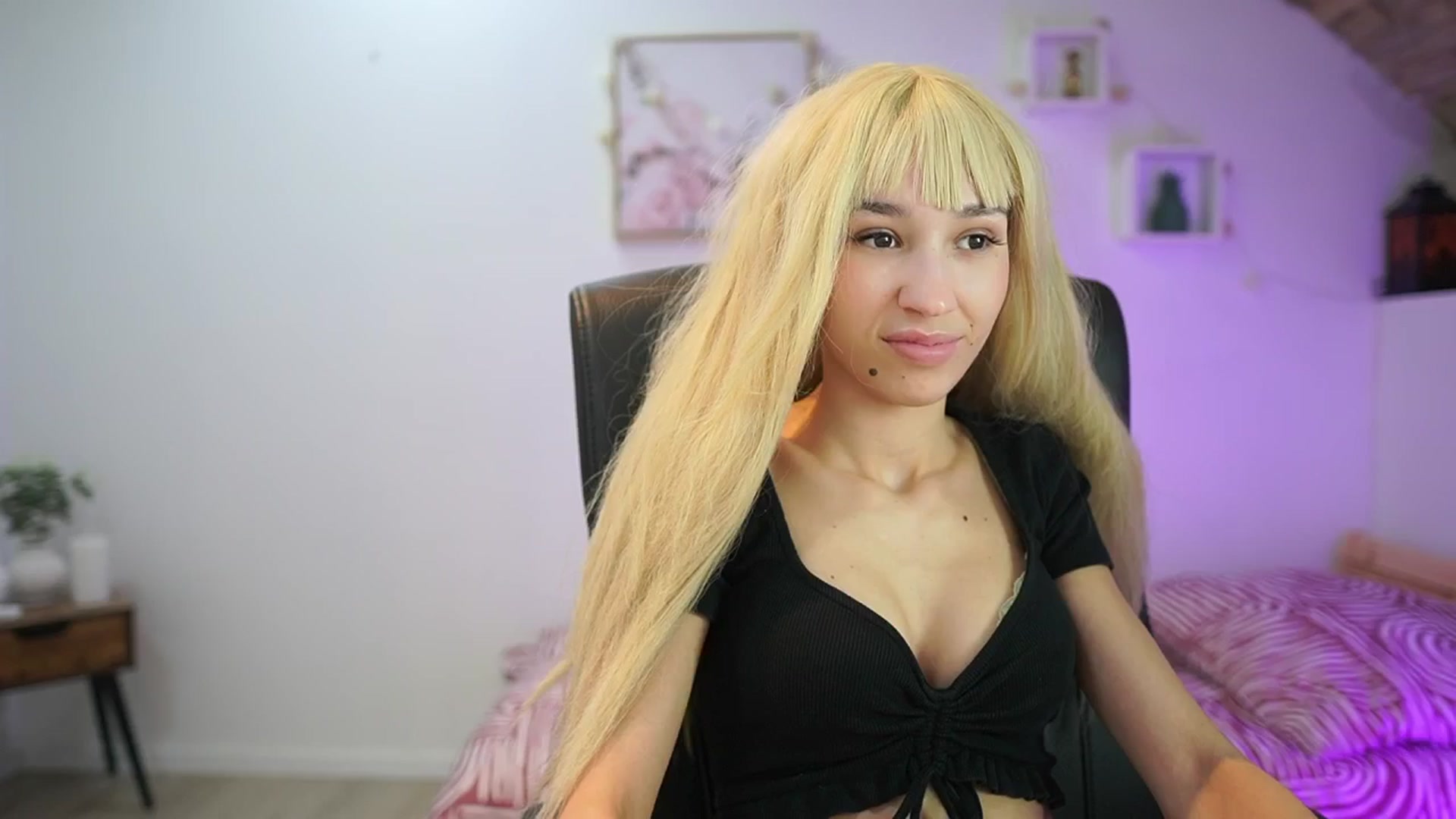 Gallery image thumbnail from Amai__Liu's myfreecams stream on, 01/13/2026, 15:32 image 10 of 20