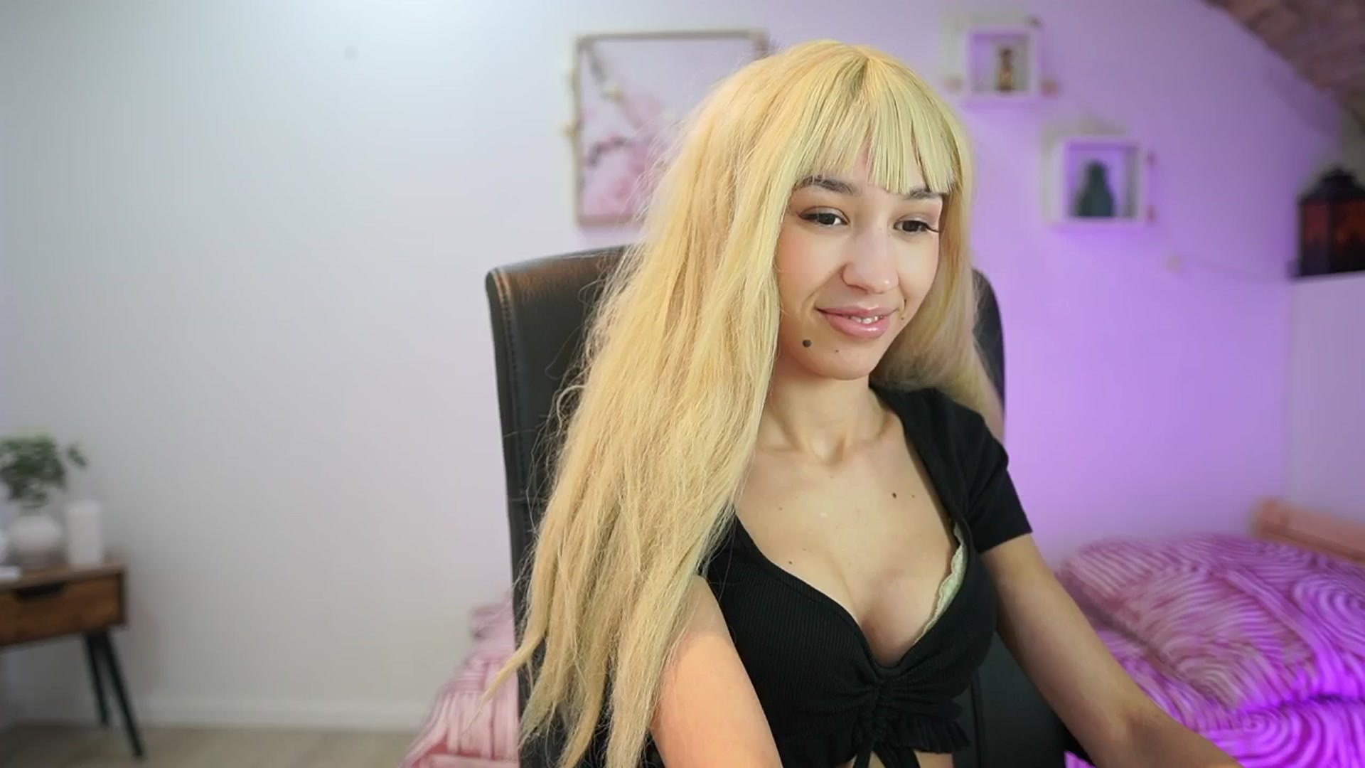 Gallery image thumbnail from Amai__Liu's myfreecams stream on, 01/13/2026, 15:32 image 4 of 20
