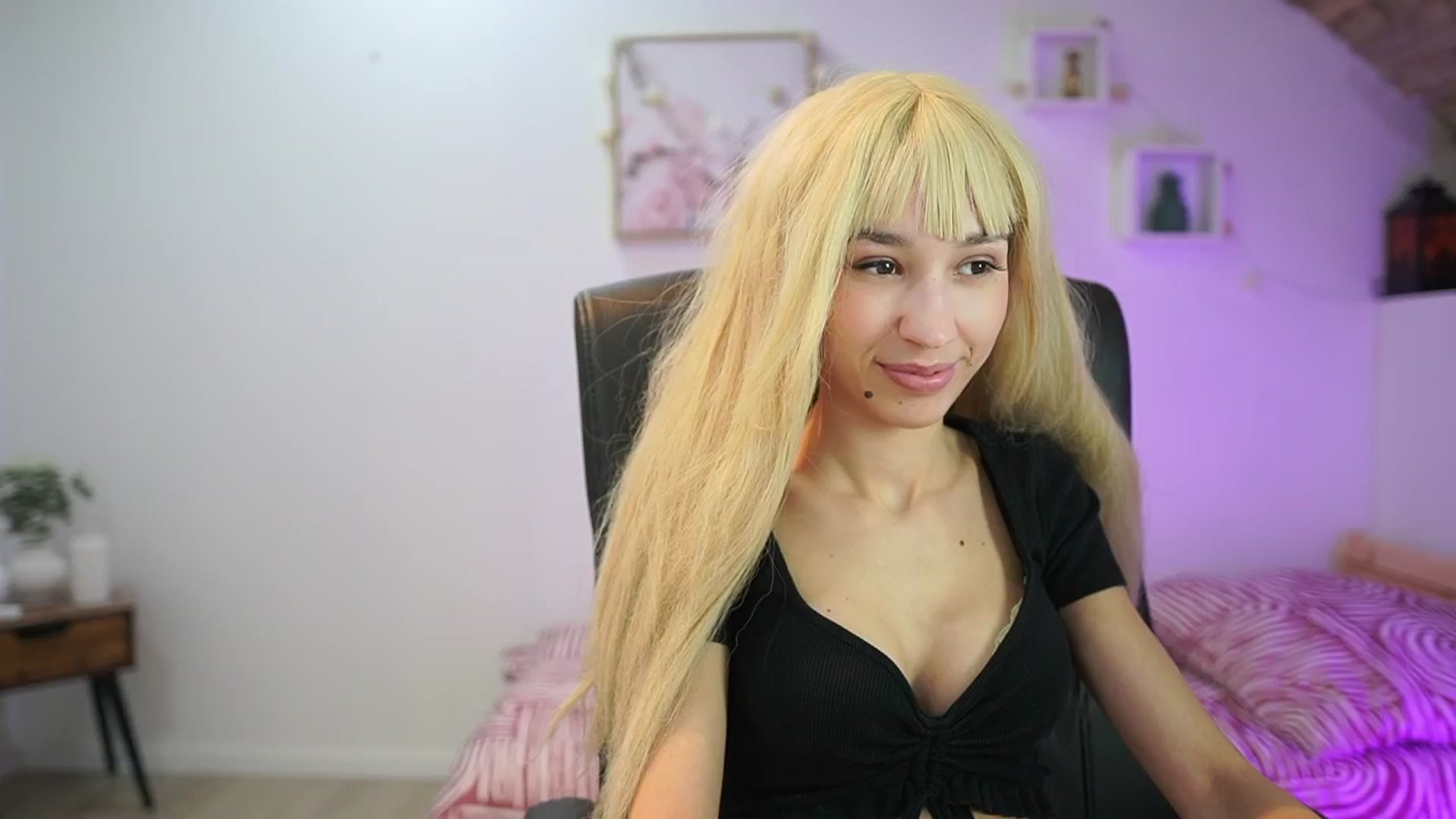 Gallery image thumbnail from Amai__Liu's myfreecams stream on, 01/13/2026, 15:32 image 9 of 20
