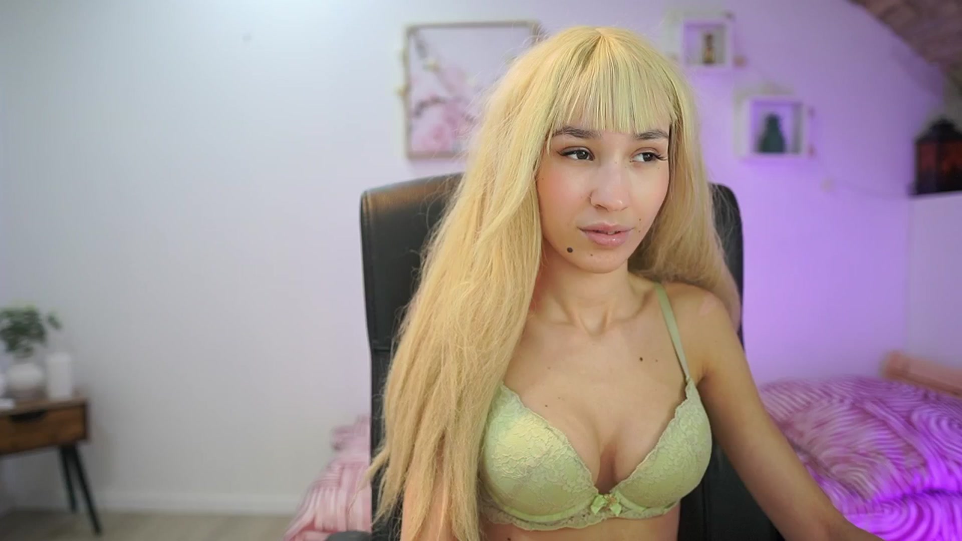 Gallery image thumbnail from Amai__Liu's myfreecams stream on, 01/13/2026, 16:17 image 1 of 20