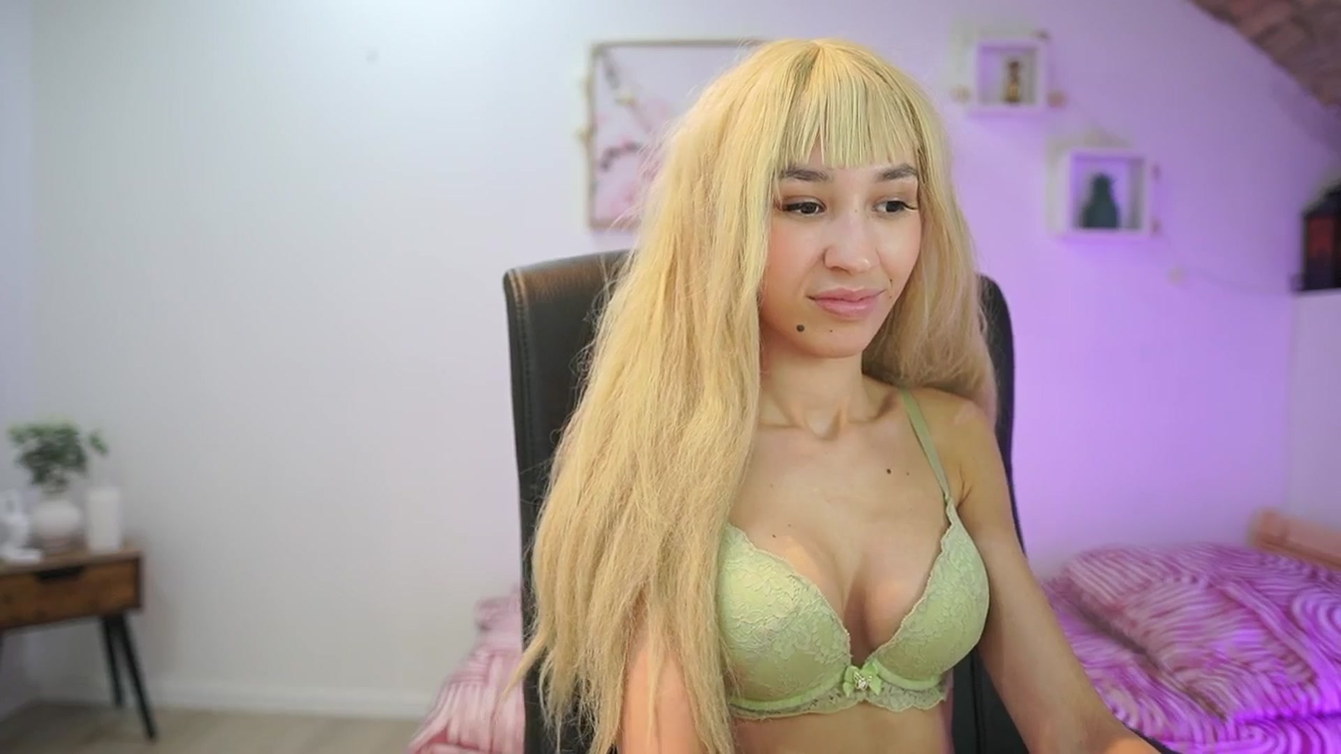 Gallery image thumbnail from Amai__Liu's myfreecams stream on, 01/13/2026, 18:29 image 15 of 20