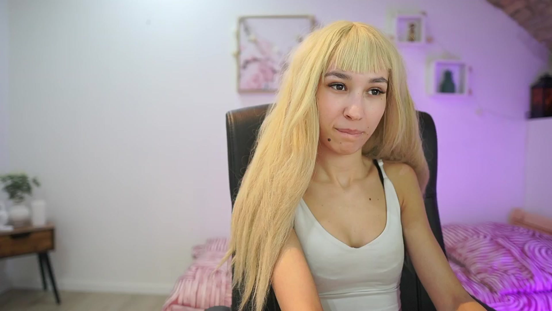 Gallery image thumbnail from Amai__Liu's myfreecams stream on, 01/15/2026, 15:27 image 13 of 20