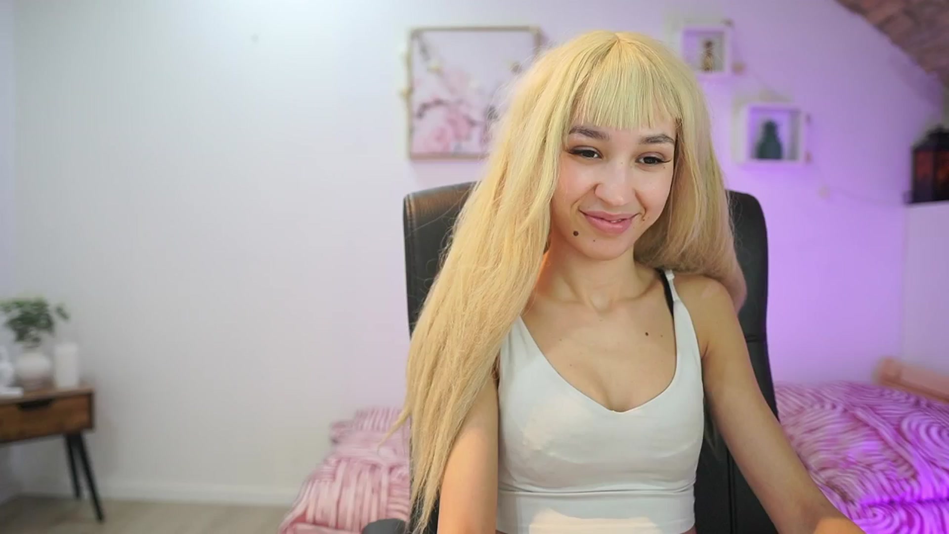 Gallery image thumbnail from Amai__Liu's myfreecams stream on, 01/15/2026, 15:27 image 10 of 20