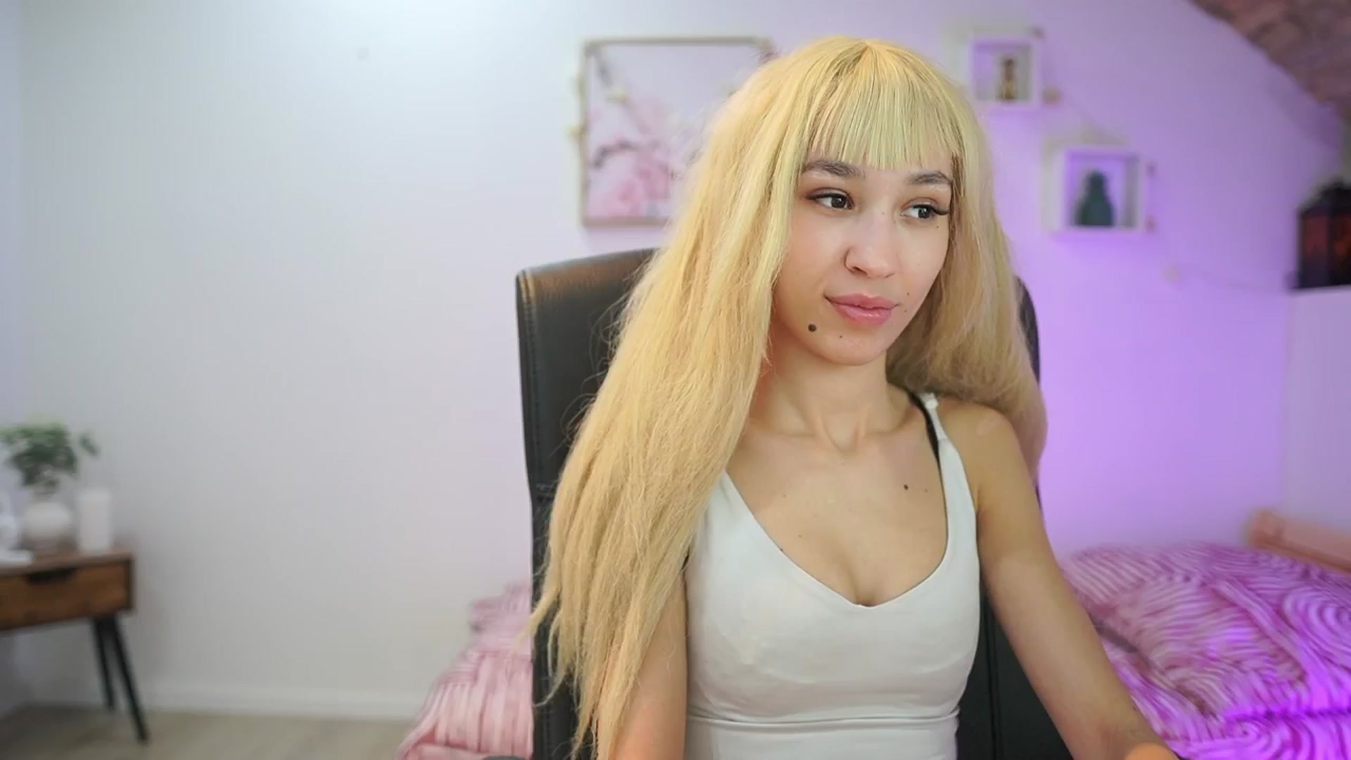 Gallery image thumbnail from Amai__Liu's myfreecams stream on, 01/15/2026, 15:27 image 2 of 20