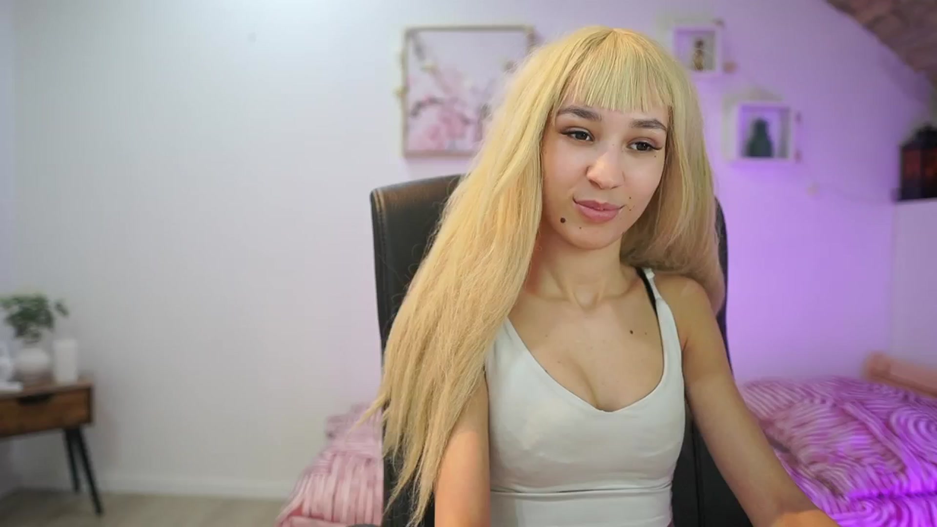 Gallery image thumbnail from Amai__Liu's myfreecams stream on, 01/15/2026, 15:27 image 11 of 20