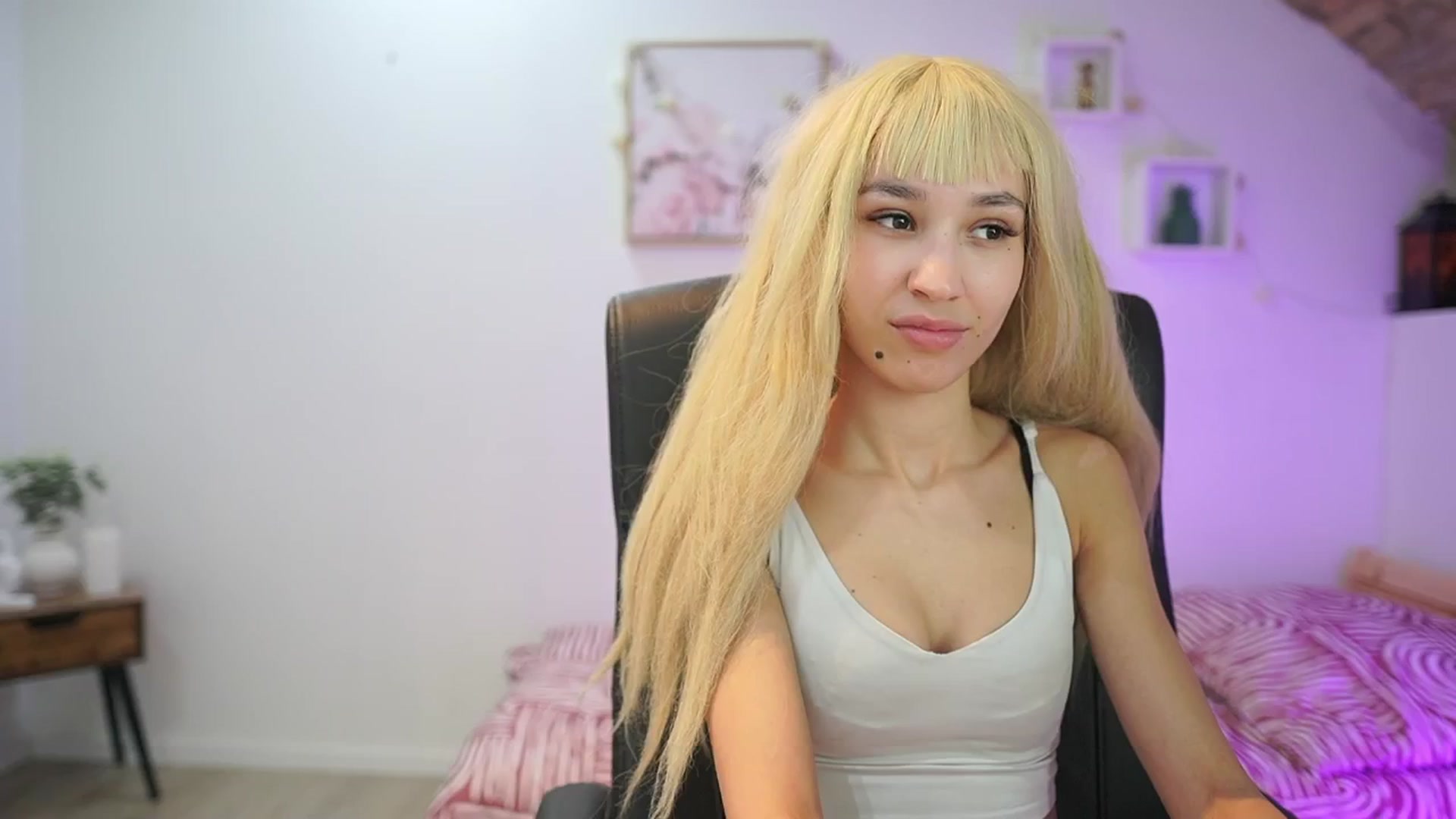 Gallery image thumbnail from Amai__Liu's myfreecams stream on, 01/15/2026, 15:27 image 7 of 20