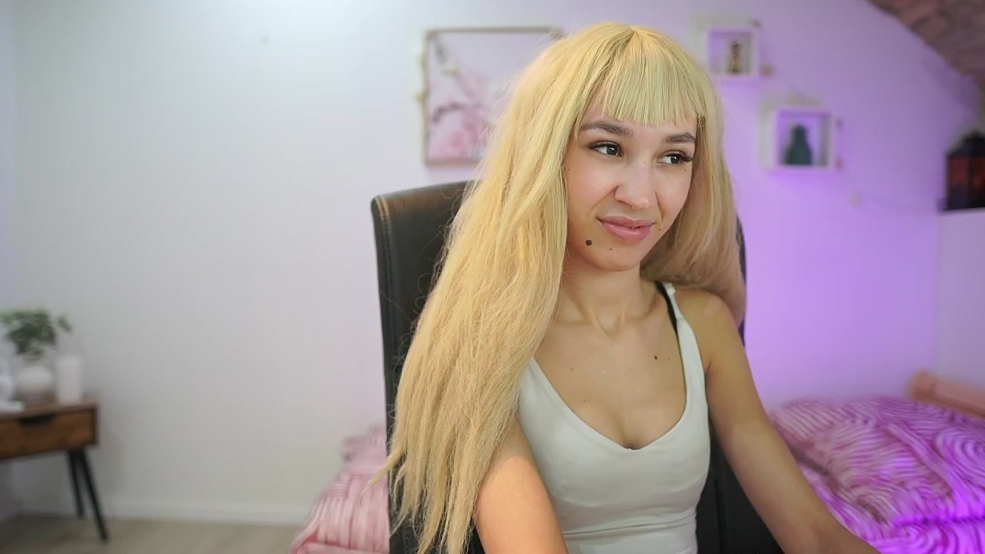 Gallery image thumbnail from Amai__Liu's myfreecams stream on, 01/15/2026, 15:27 image 12 of 20