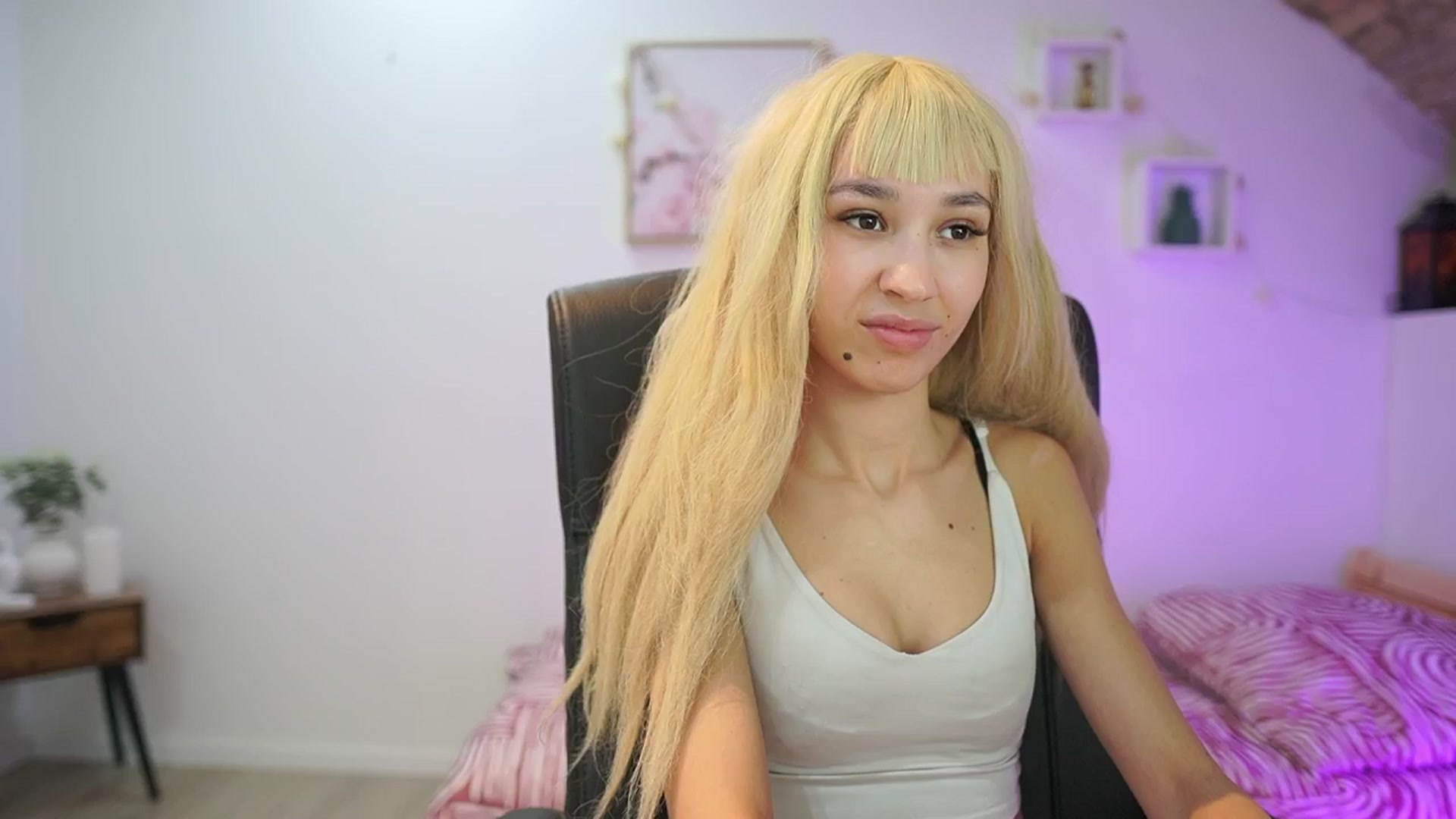 Gallery image thumbnail from Amai__Liu's myfreecams stream on, 01/15/2026, 15:27 image 8 of 20