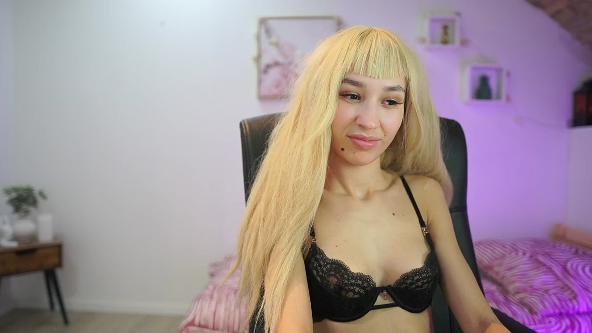 Gallery image thumbnail from Amai__Liu's myfreecams stream on, 01/15/2026, 17:37 image 11 of 20