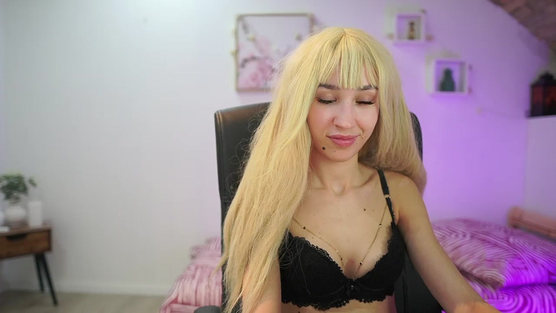 Gallery image thumbnail from Amai__Liu's myfreecams stream on, 01/16/2026, 21:23 image 10 of 20
