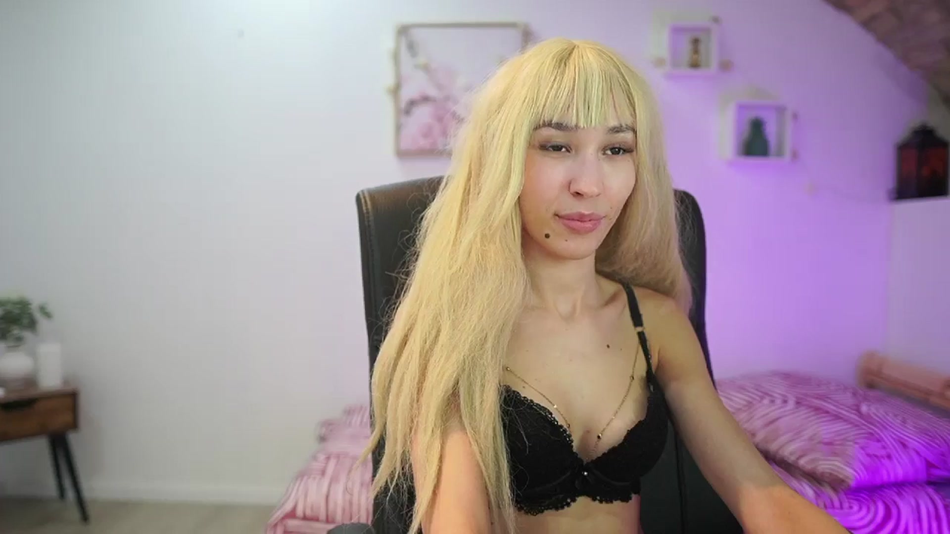 Gallery image thumbnail from Amai__Liu's myfreecams stream on, 01/16/2026, 21:23 image 15 of 20