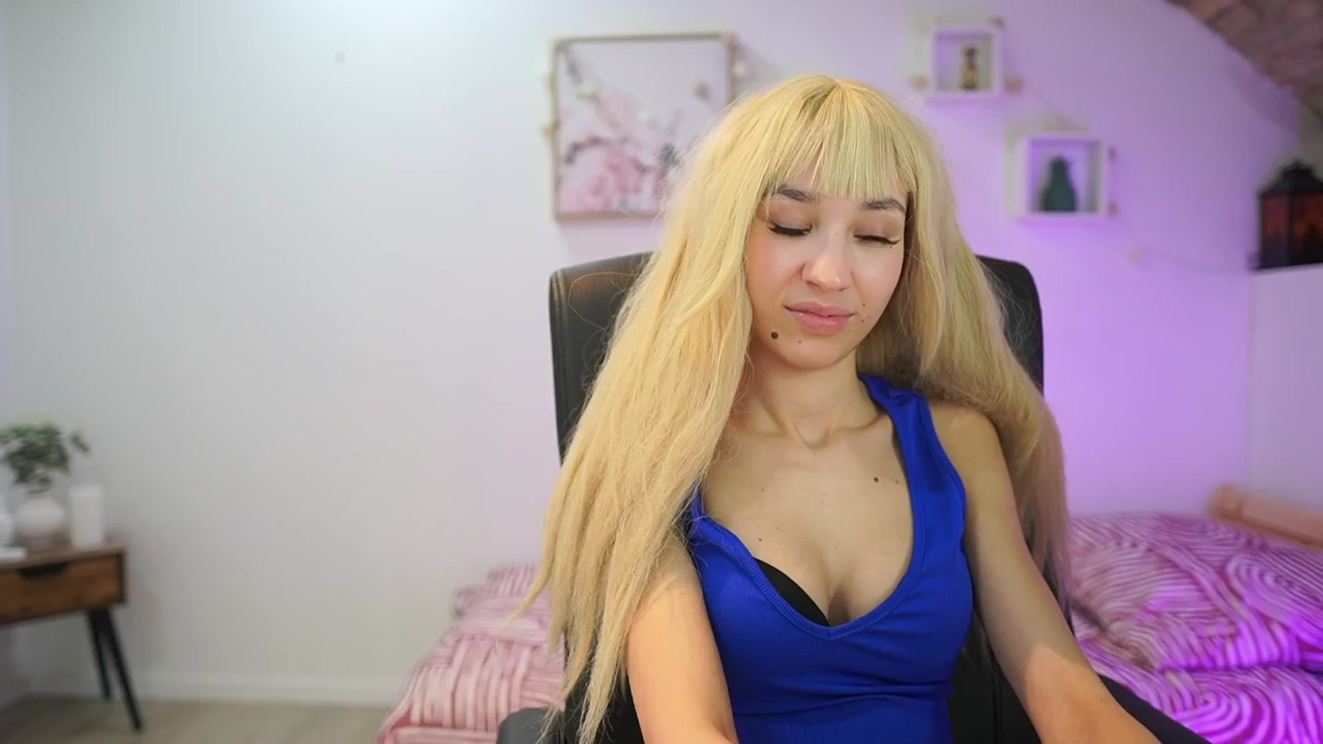 Gallery image thumbnail from Amai__Liu's myfreecams stream on, 01/17/2026, 16:11 image 13 of 20