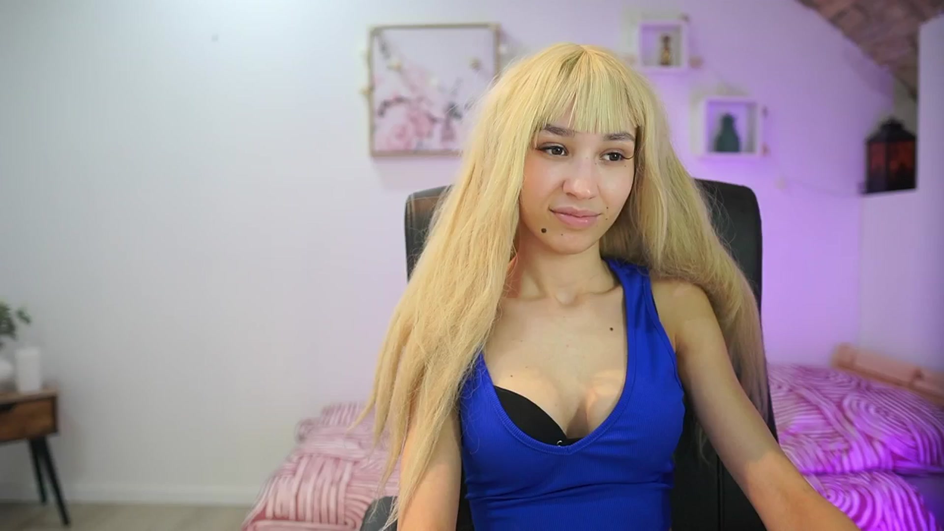 Gallery image thumbnail from Amai__Liu's myfreecams stream on, 01/17/2026, 16:11 image 7 of 20