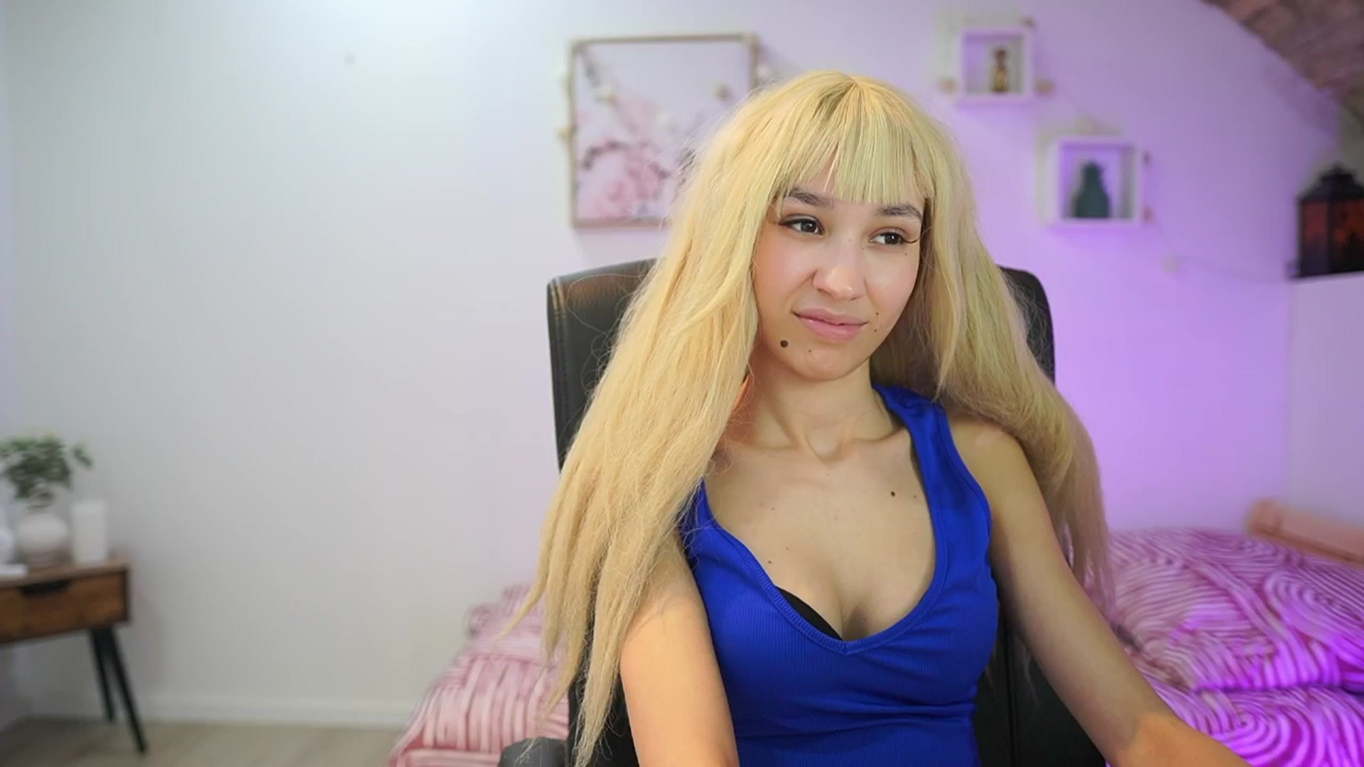 Gallery image thumbnail from Amai__Liu's myfreecams stream on, 01/17/2026, 16:11 image 12 of 20