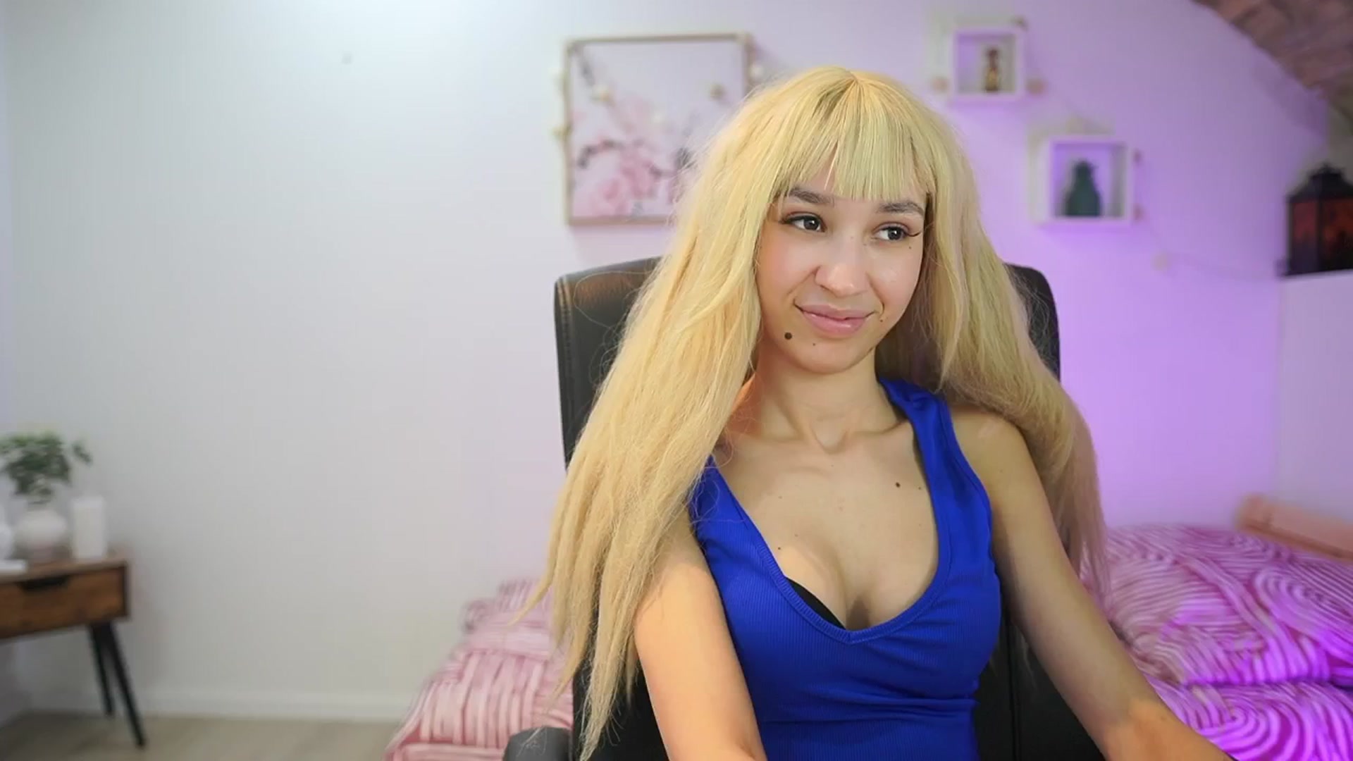 Gallery image thumbnail from Amai__Liu's myfreecams stream on, 01/17/2026, 16:11 image 11 of 20