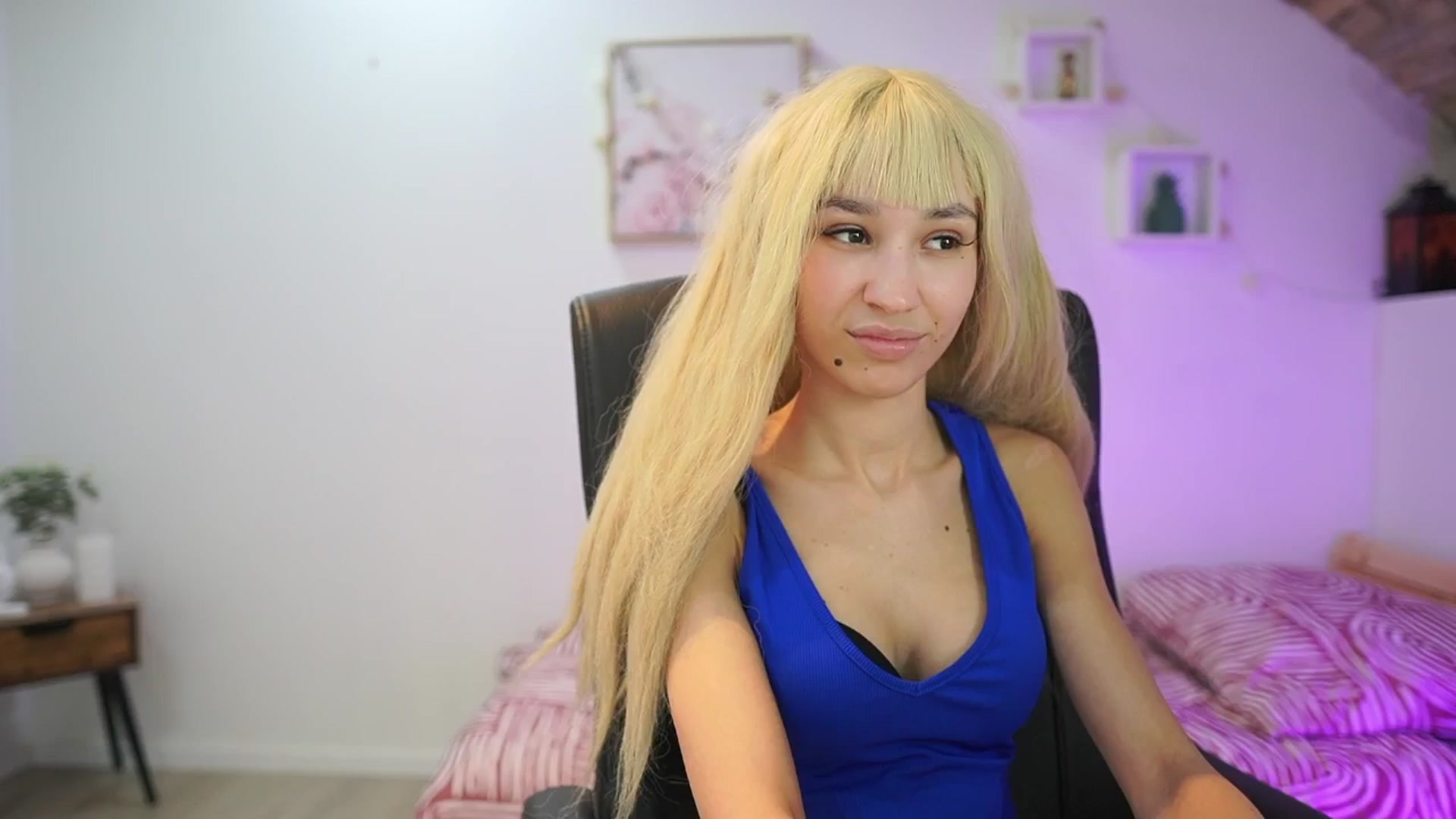 Gallery image thumbnail from Amai__Liu's myfreecams stream on, 01/17/2026, 16:11 image 19 of 20