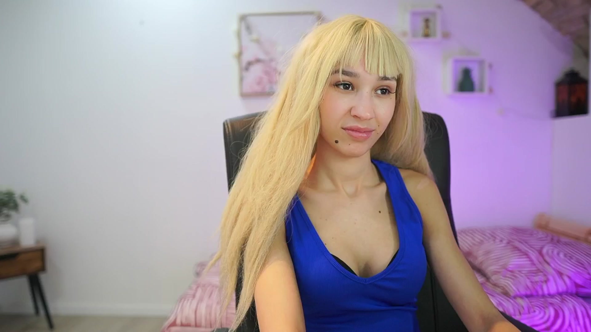 Gallery image thumbnail from Amai__Liu's myfreecams stream on, 01/17/2026, 17:52 image 3 of 20
