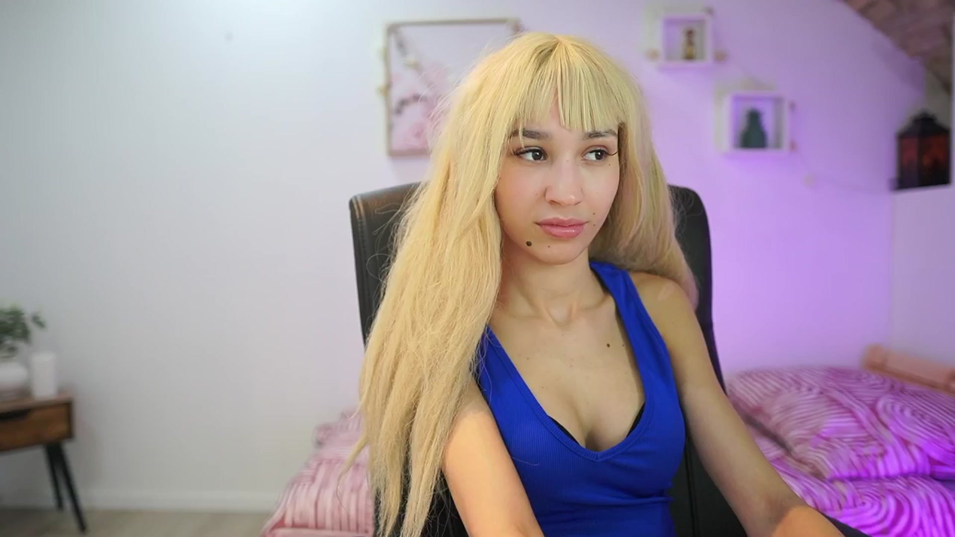 Gallery image thumbnail from Amai__Liu's myfreecams stream on, 01/17/2026, 17:52 image 6 of 20