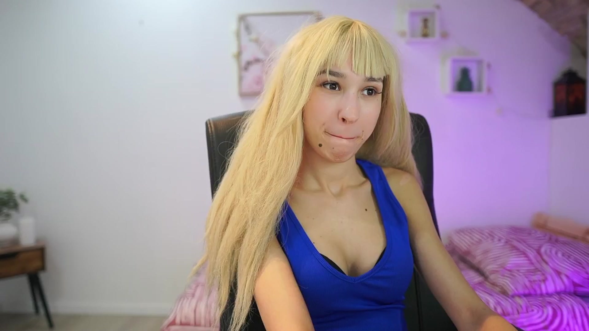 Gallery image thumbnail from Amai__Liu's myfreecams stream on, 01/17/2026, 17:52 image 4 of 20