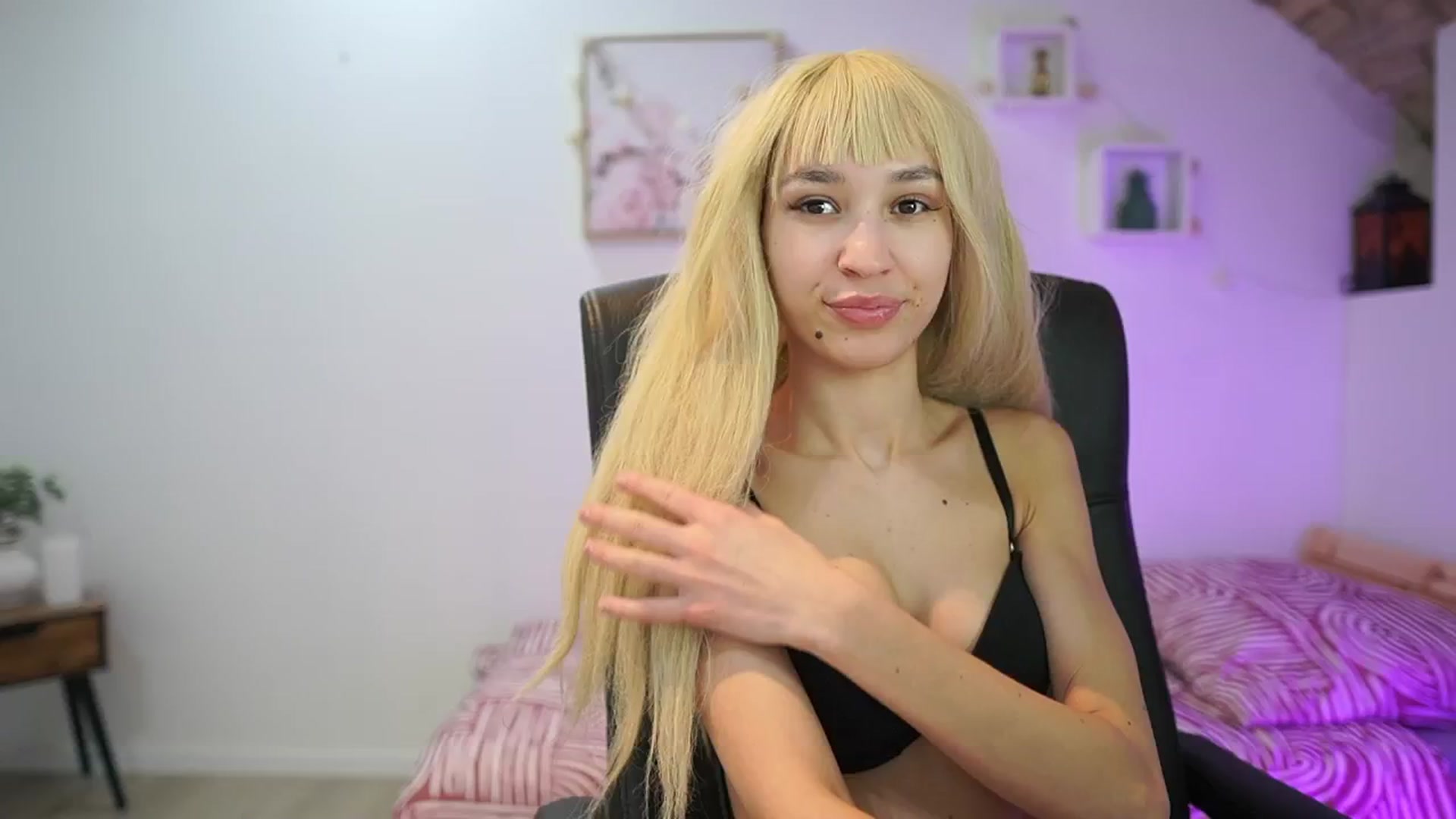 Gallery image thumbnail from Amai__Liu's myfreecams stream on, 01/17/2026, 19:13 image 20 of 20