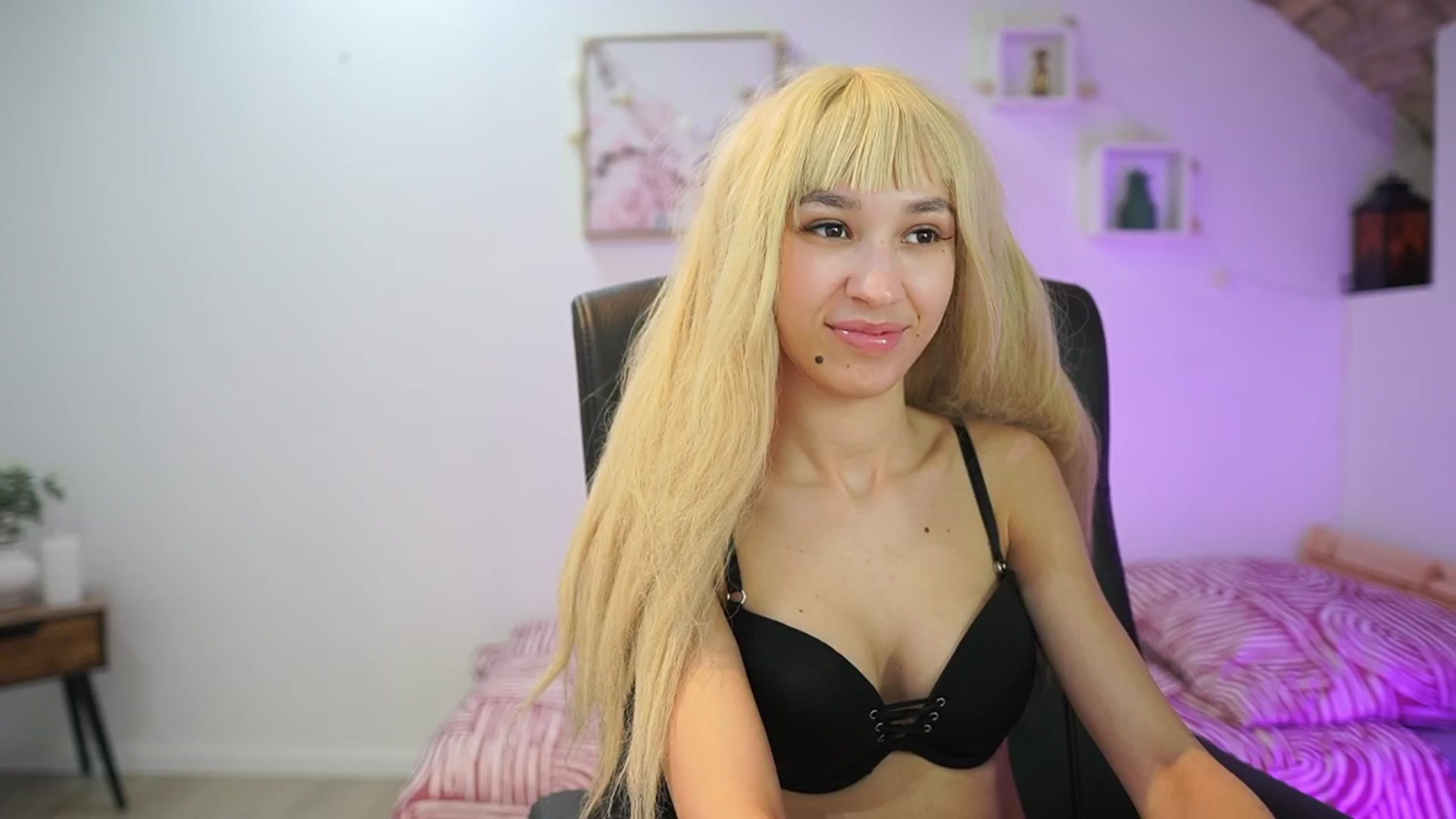 Gallery image thumbnail from Amai__Liu's myfreecams stream on, 01/17/2026, 19:13 image 10 of 20