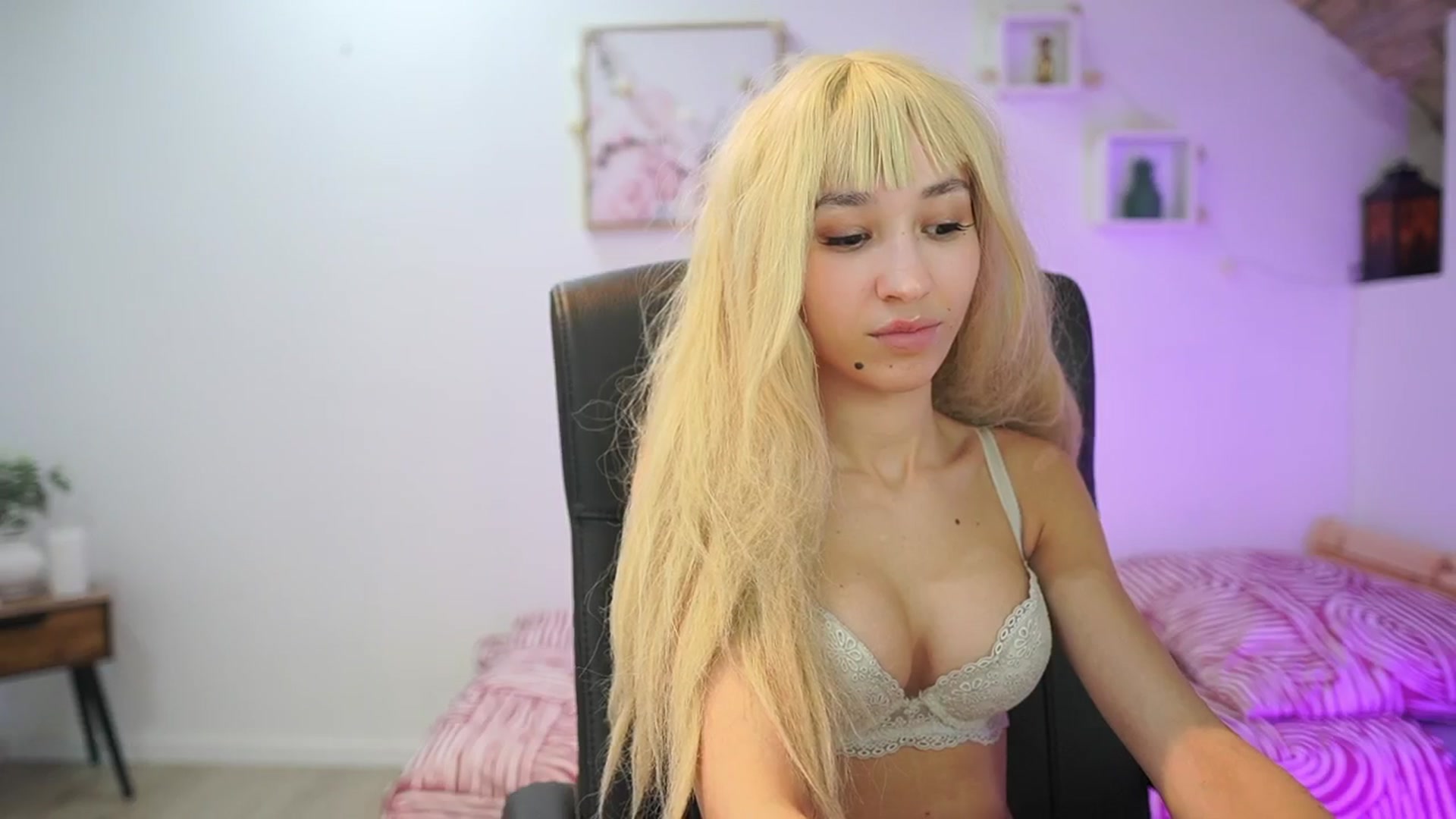 Gallery image thumbnail from Amai__Liu's myfreecams stream on, 01/23/2026, 19:26 image 13 of 20