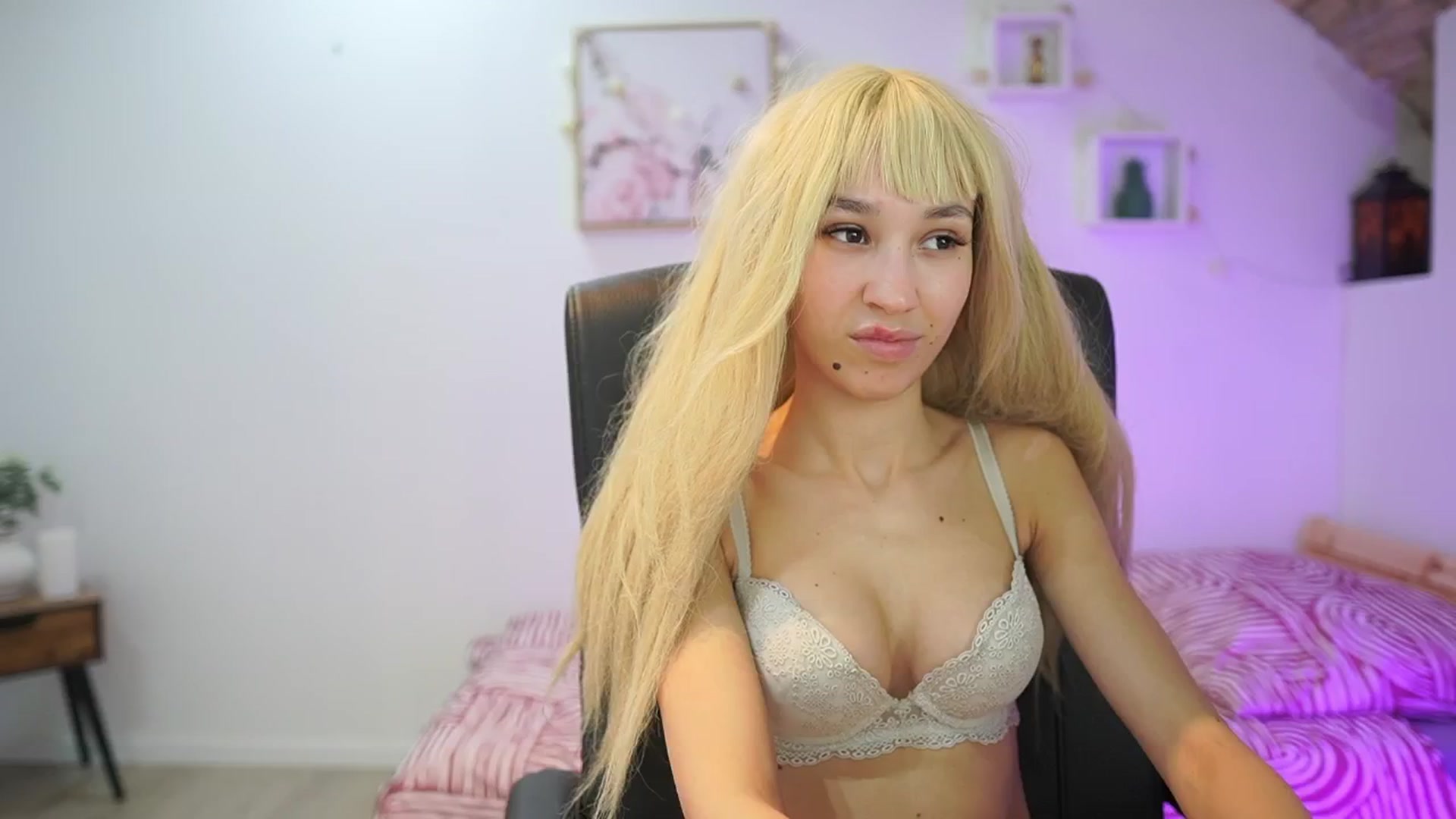 Gallery image thumbnail from Amai__Liu's myfreecams stream on, 01/23/2026, 20:42 image 12 of 20