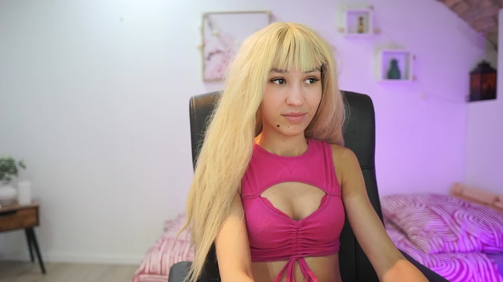 Gallery image thumbnail from Amai__Liu's myfreecams stream on, 01/27/2026, 16:00 image 5 of 20