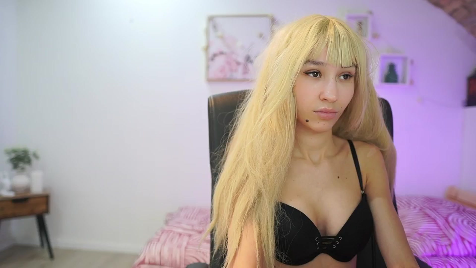 Gallery image thumbnail from Amai__Liu's myfreecams stream on, 01/29/2026, 15:43 image 4 of 20