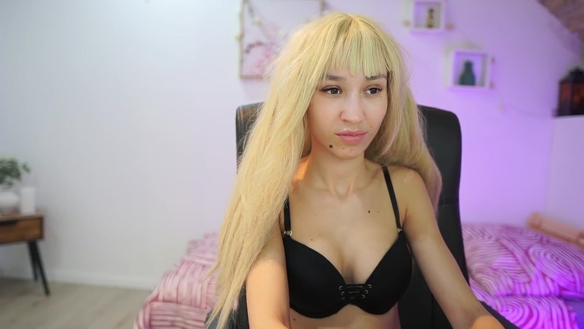 Gallery image thumbnail from Amai__Liu's myfreecams stream on, 01/29/2026, 17:42 image 10 of 20