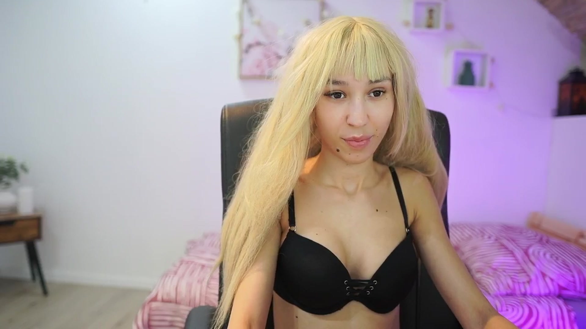 Gallery image thumbnail from Amai__Liu's myfreecams stream on, 01/29/2026, 17:42 image 15 of 20