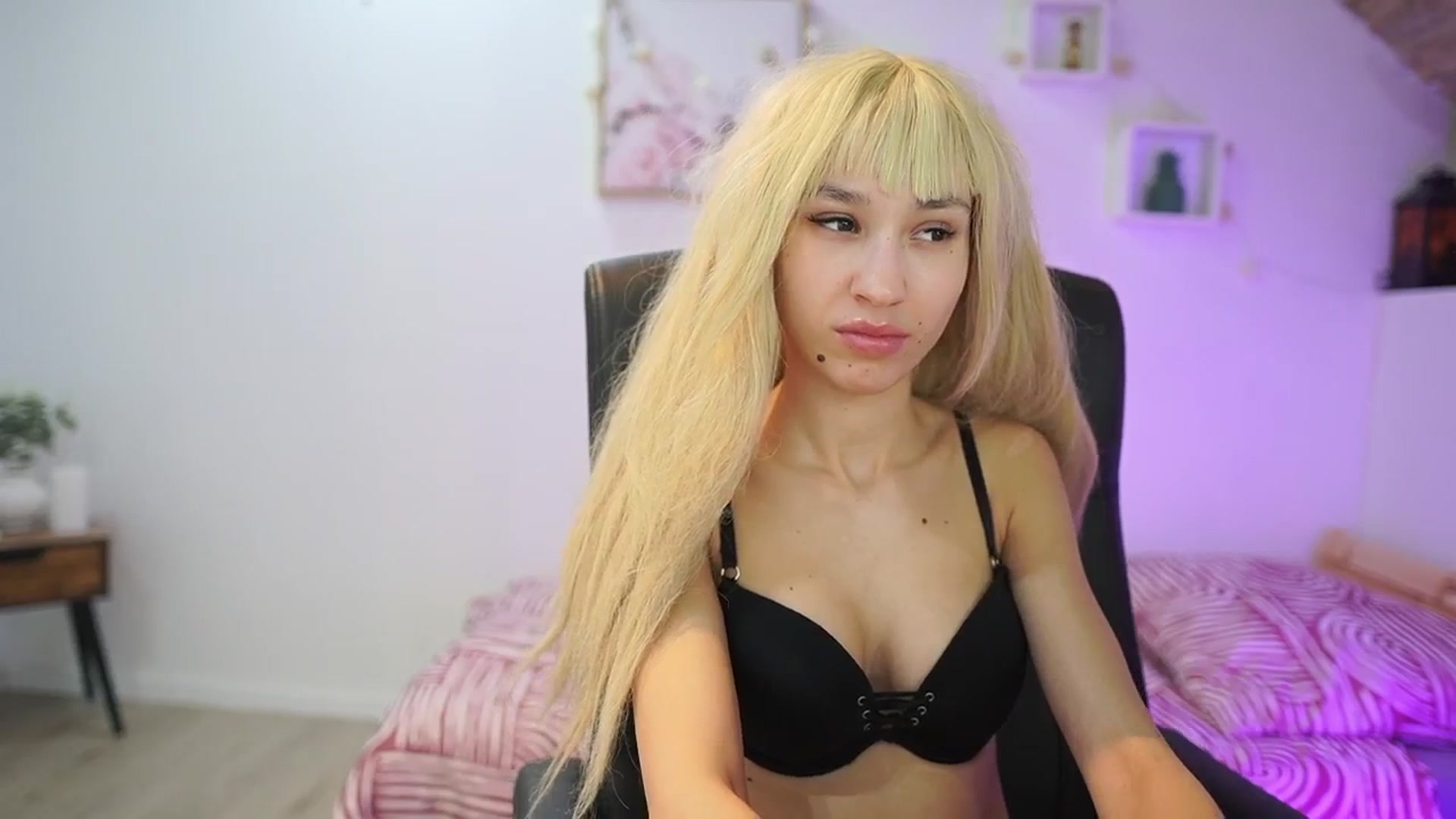 Gallery image thumbnail from Amai__Liu's myfreecams stream on, 01/29/2026, 17:42 image 9 of 20