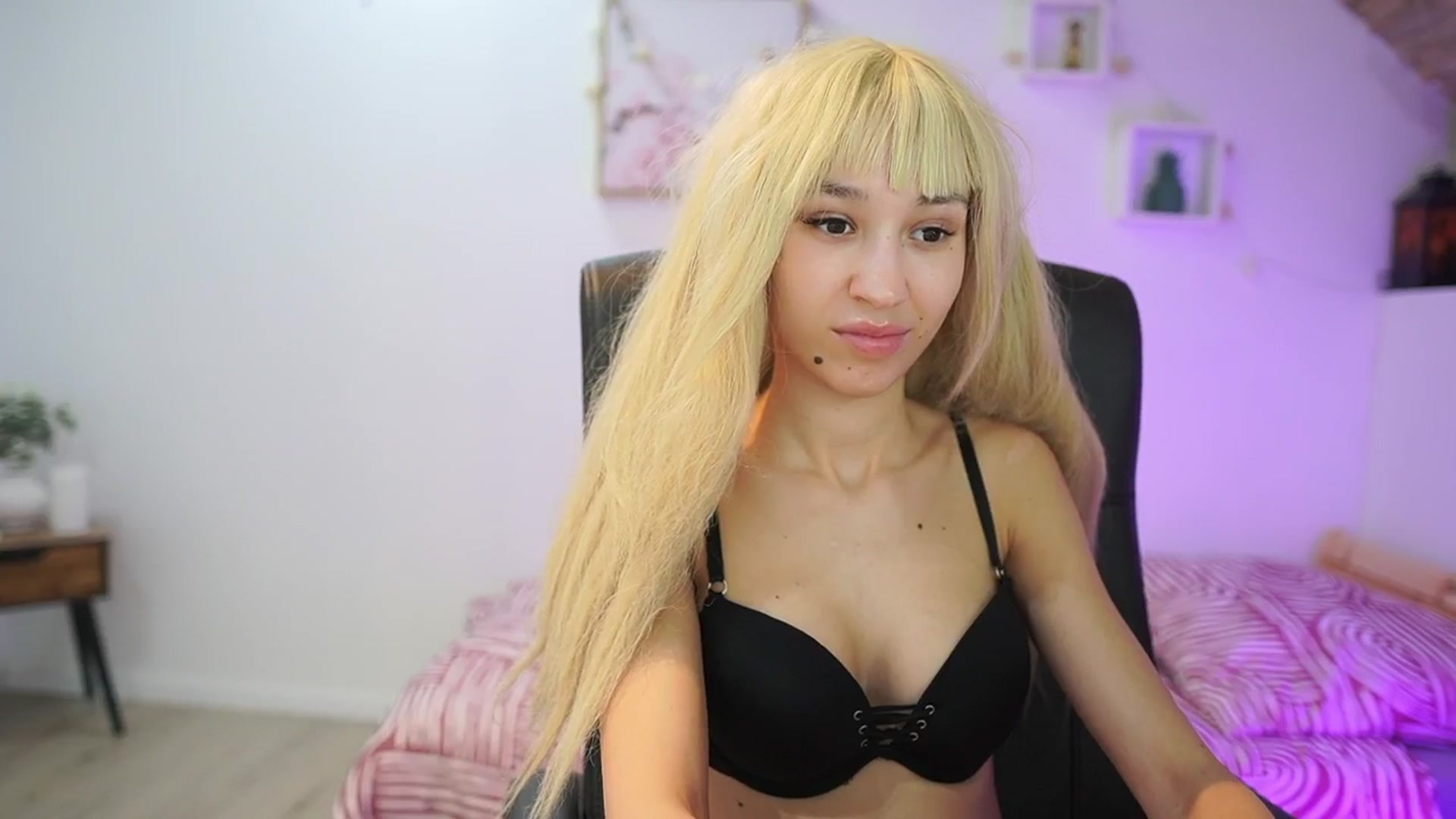 Gallery image thumbnail from Amai__Liu's myfreecams stream on, 01/29/2026, 17:42 image 13 of 20