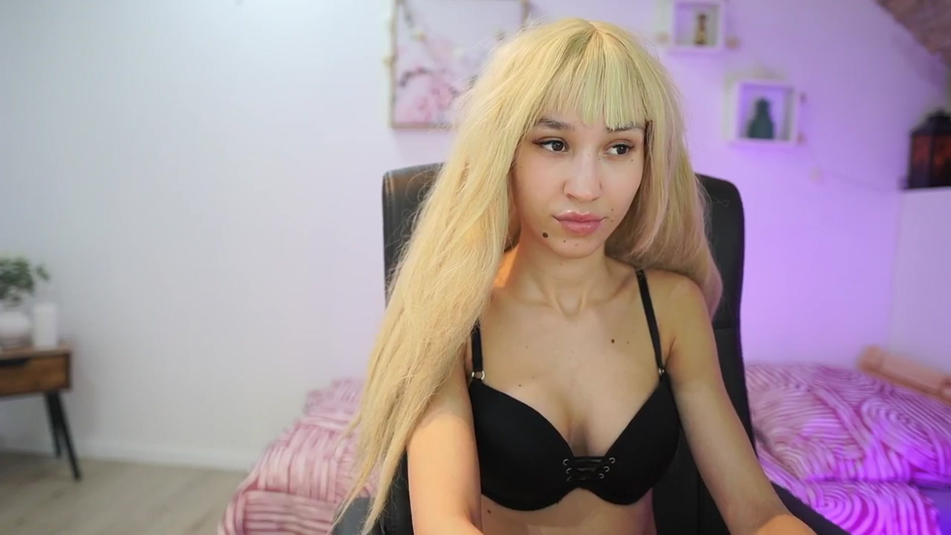 Gallery image thumbnail from Amai__Liu's myfreecams stream on, 01/29/2026, 17:42 image 7 of 20