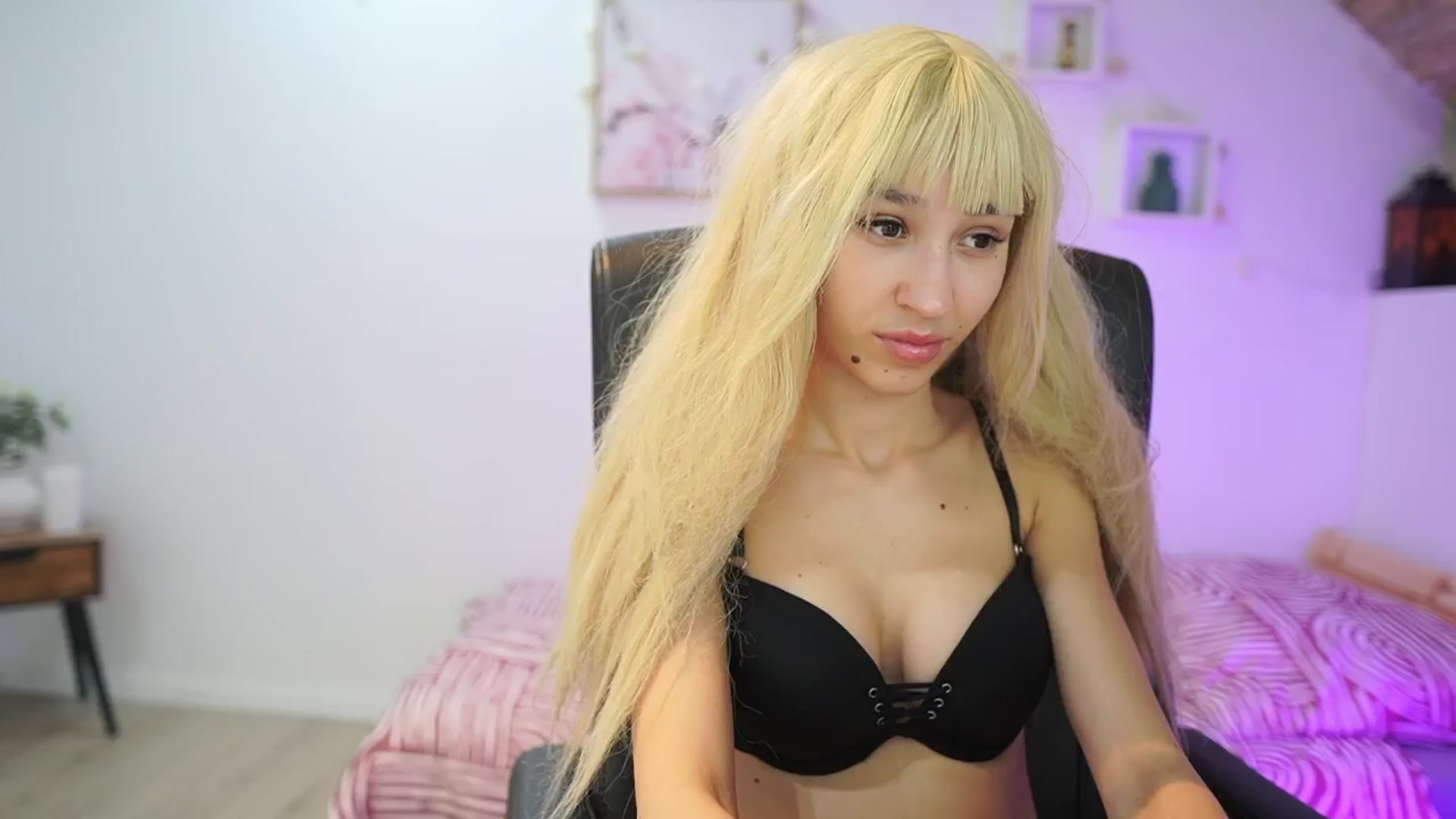 Gallery image thumbnail from Amai__Liu's myfreecams stream on, 01/29/2026, 18:43 image 11 of 20
