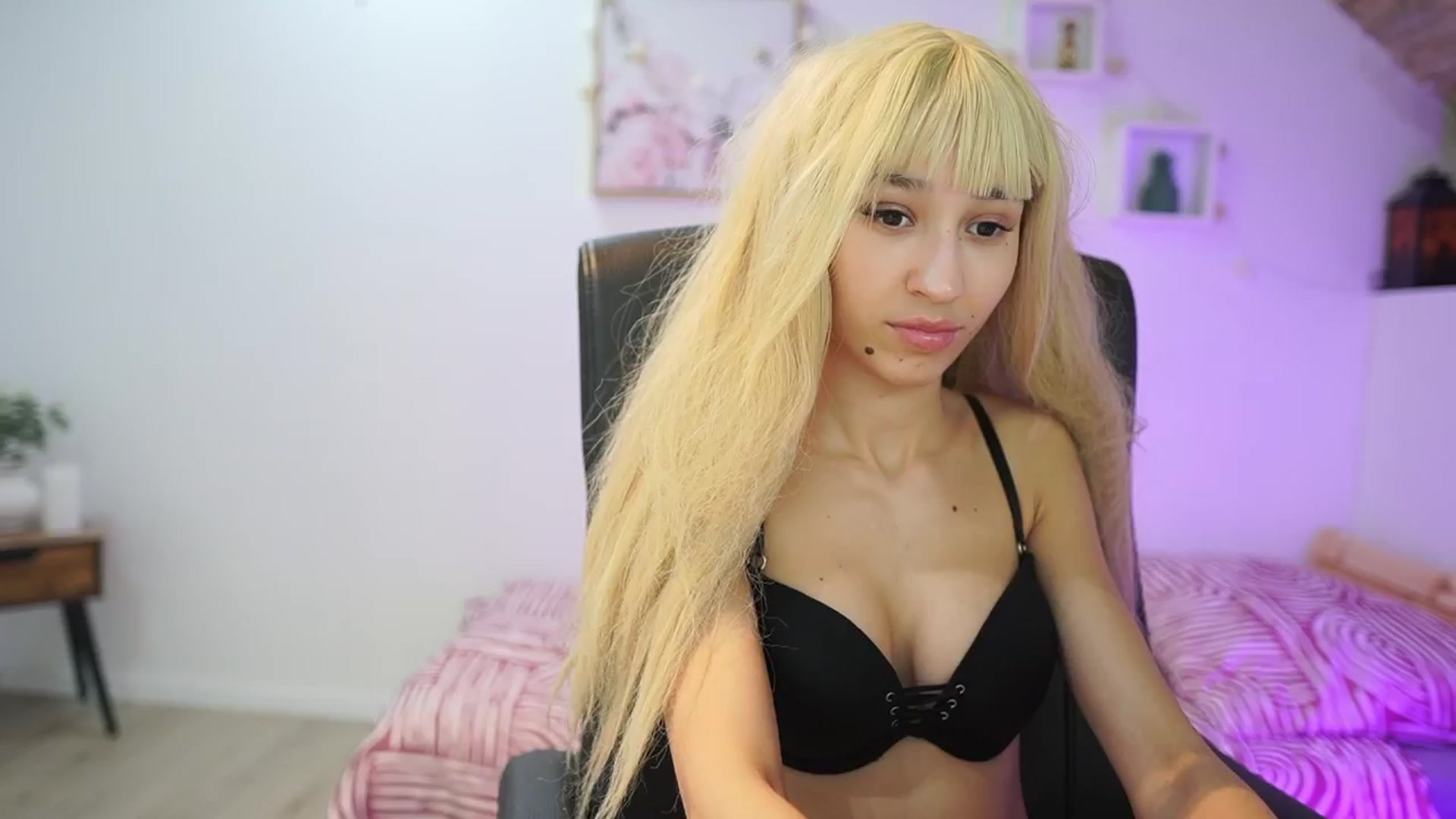 Gallery image thumbnail from Amai__Liu's myfreecams stream on, 01/29/2026, 18:43 image 8 of 20