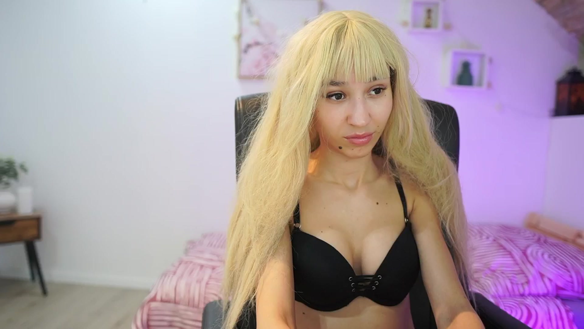 Gallery image thumbnail from Amai__Liu's myfreecams stream on, 01/29/2026, 18:43 image 13 of 20