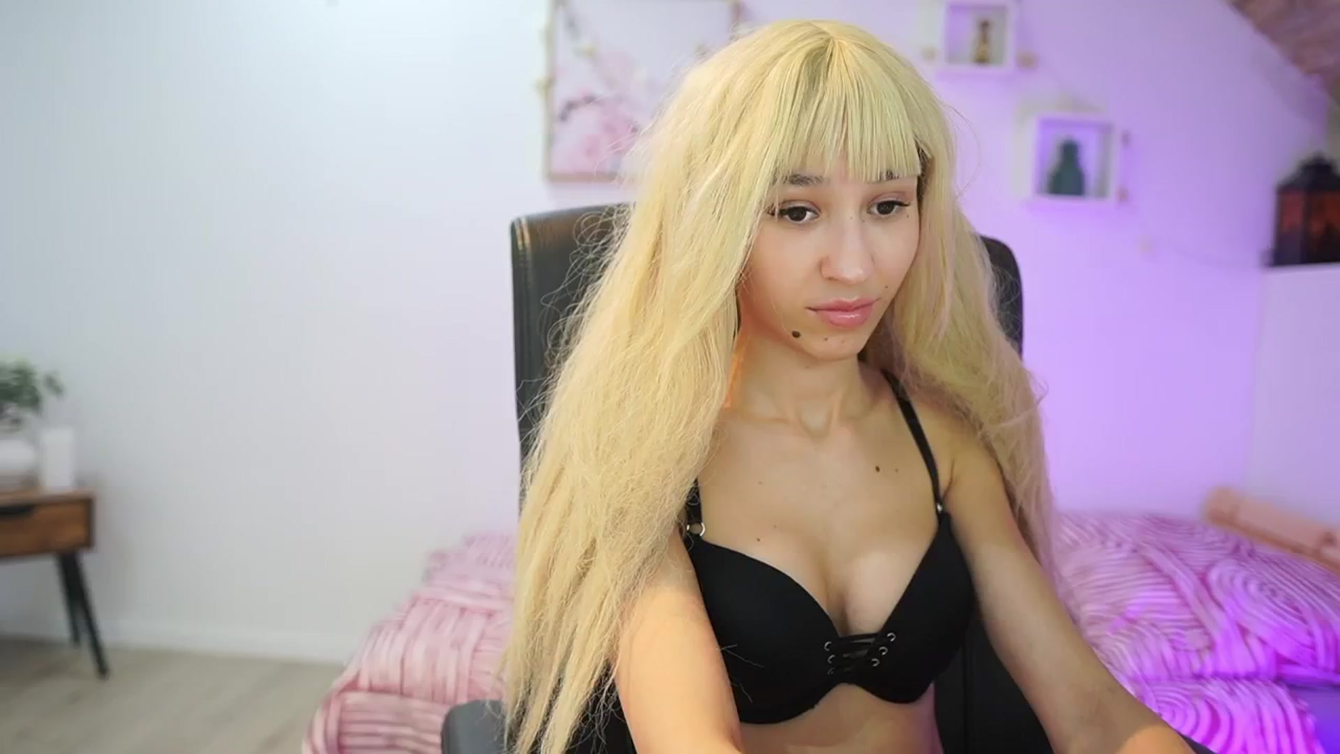 Gallery image thumbnail from Amai__Liu's myfreecams stream on, 01/29/2026, 18:43 image 15 of 20