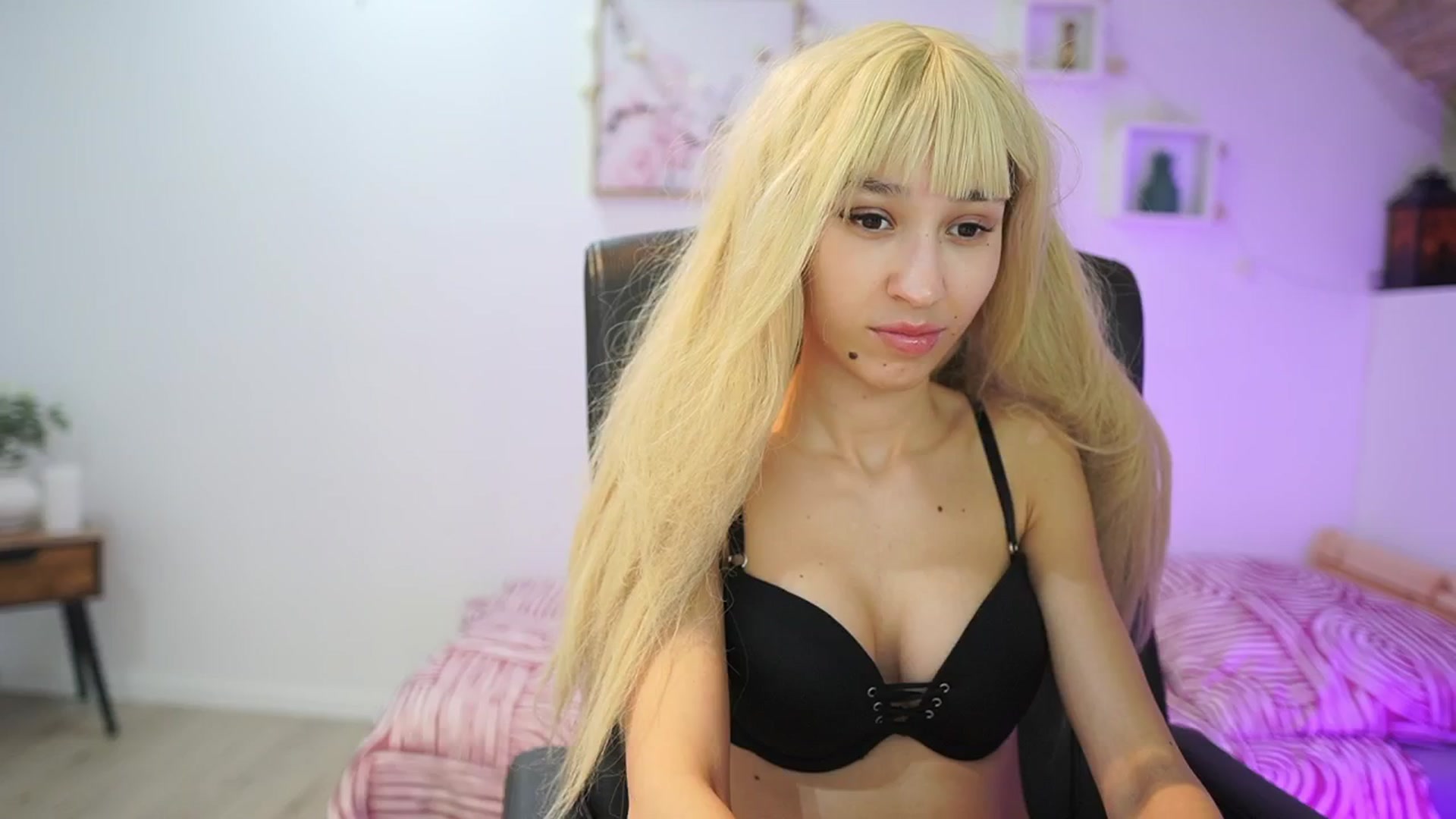 Gallery image thumbnail from Amai__Liu's myfreecams stream on, 01/29/2026, 18:43 image 6 of 20