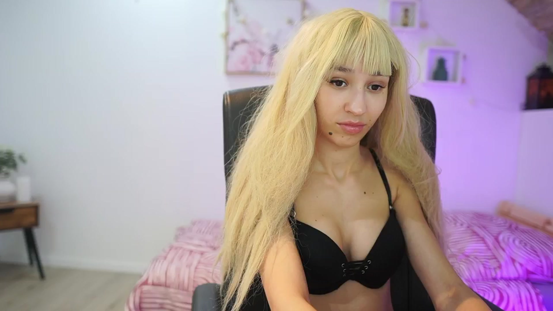 Gallery image thumbnail from Amai__Liu's myfreecams stream on, 01/29/2026, 18:43 image 19 of 20
