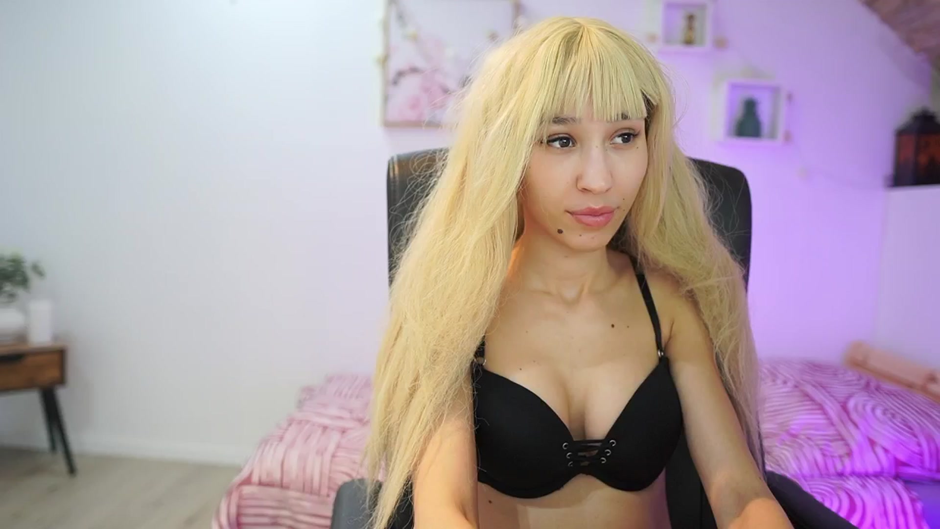 Gallery image thumbnail from Amai__Liu's myfreecams stream on, 01/29/2026, 18:43 image 10 of 20