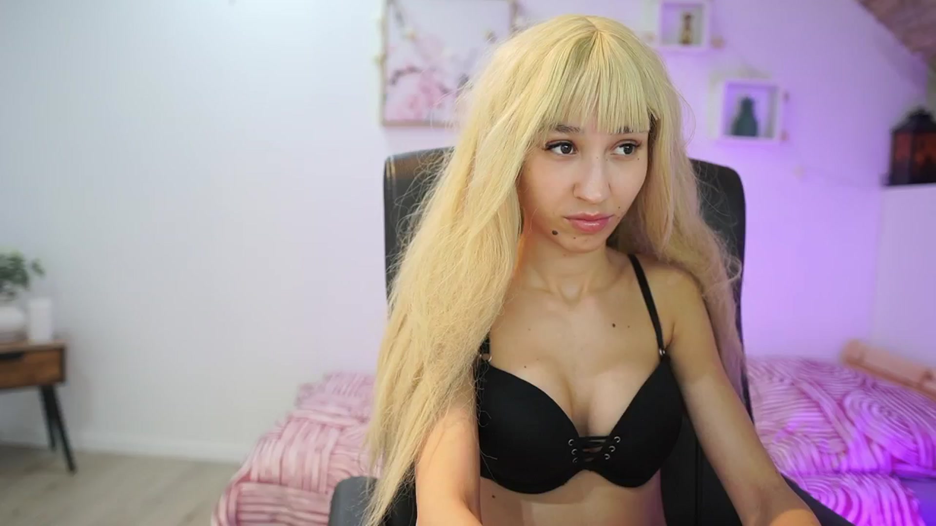 Gallery image thumbnail from Amai__Liu's myfreecams stream on, 01/29/2026, 18:43 image 18 of 20