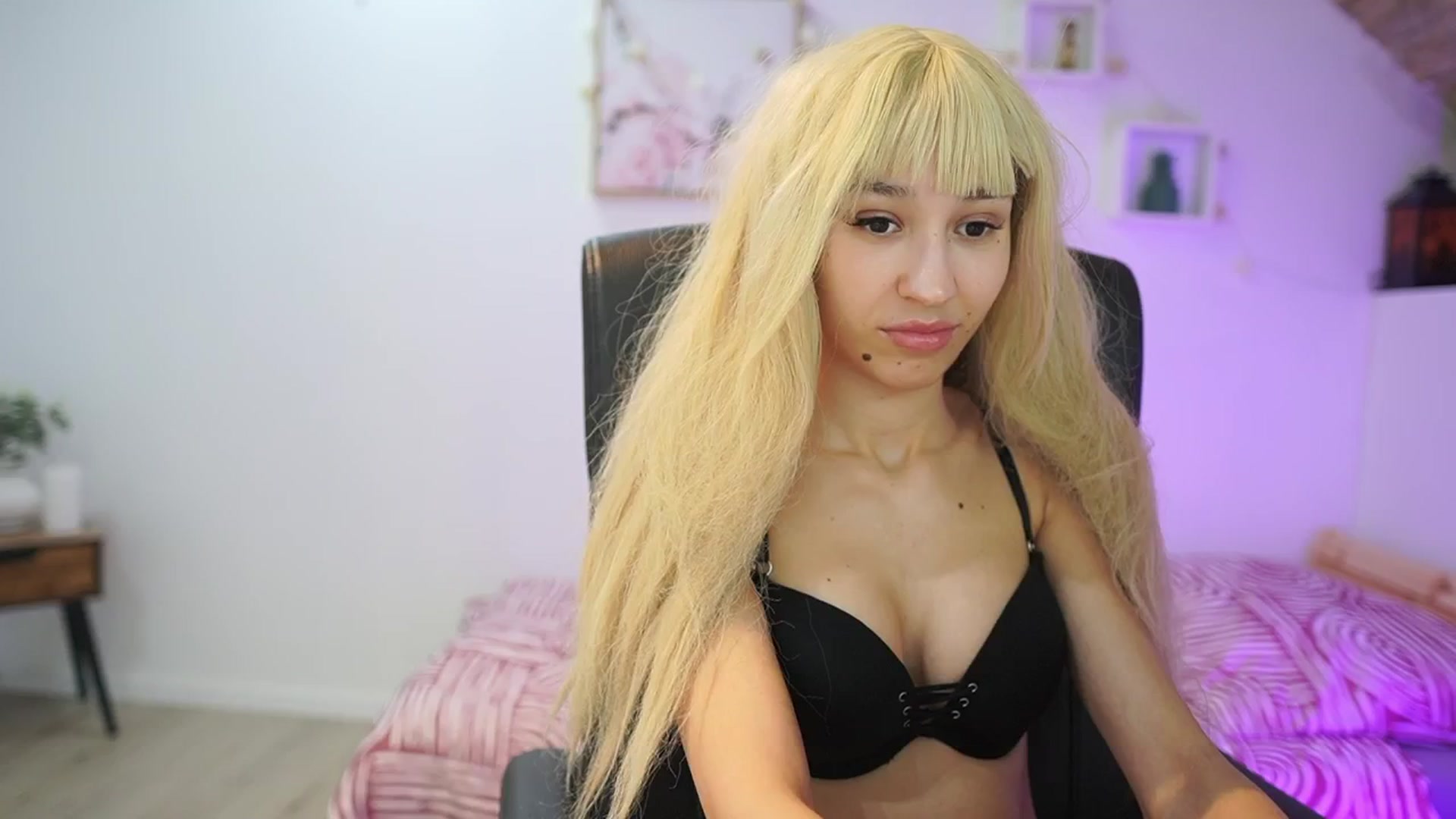 Gallery image thumbnail from Amai__Liu's myfreecams stream on, 01/29/2026, 18:43 image 20 of 20