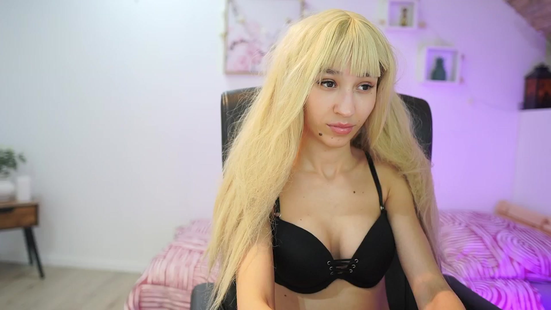 Gallery image thumbnail from Amai__Liu's myfreecams stream on, 01/29/2026, 18:43 image 9 of 20