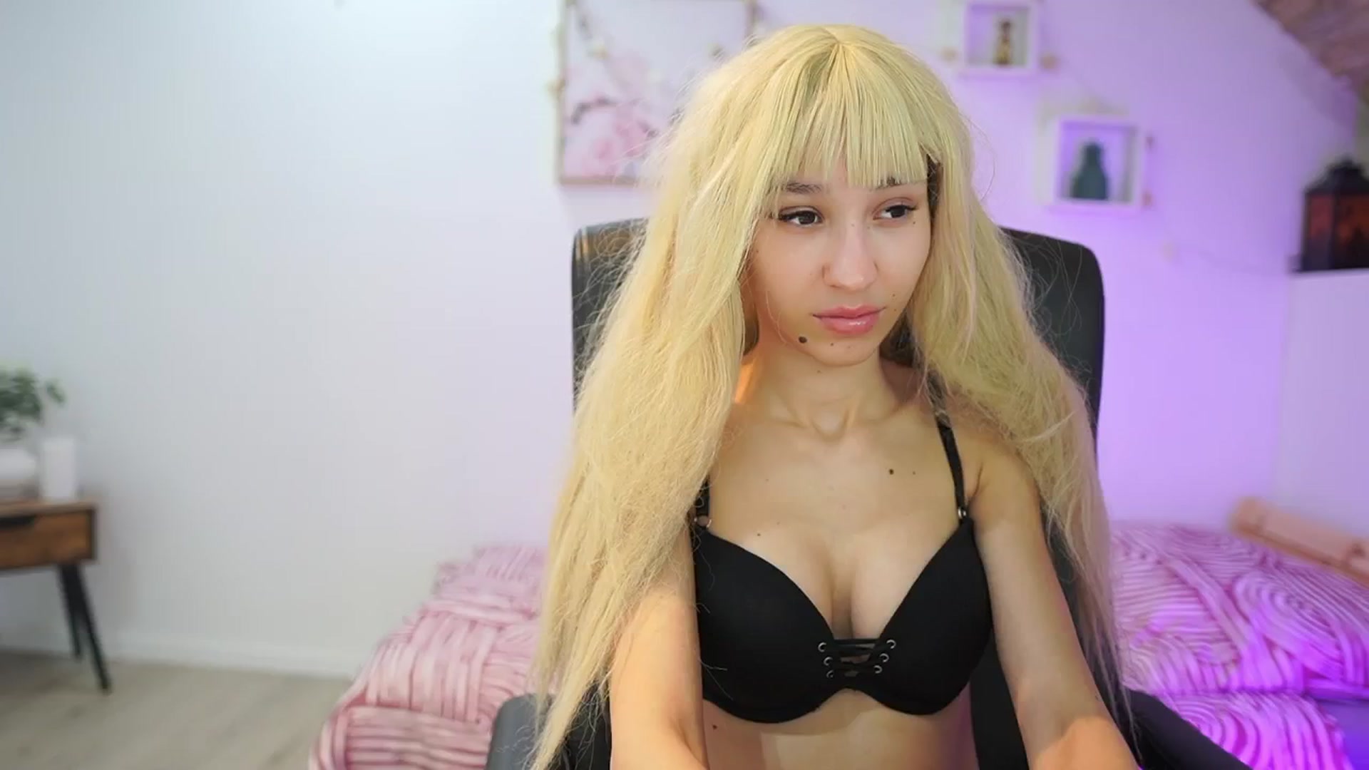 Gallery image thumbnail from Amai__Liu's myfreecams stream on, 01/29/2026, 18:43 image 12 of 20