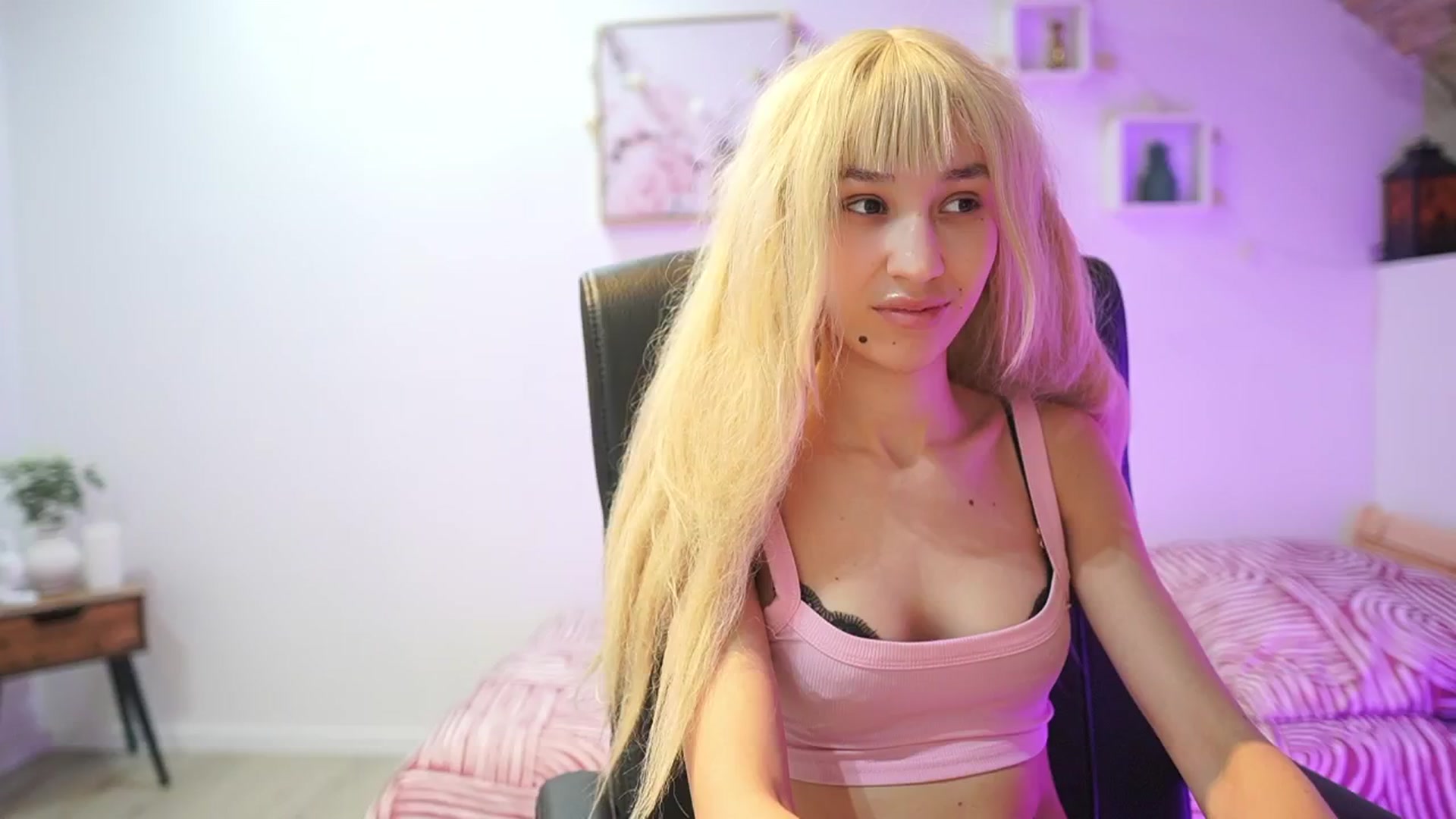 Gallery image thumbnail from Amai__Liu's myfreecams stream on, 02/09/2026, 14:42 image 10 of 20