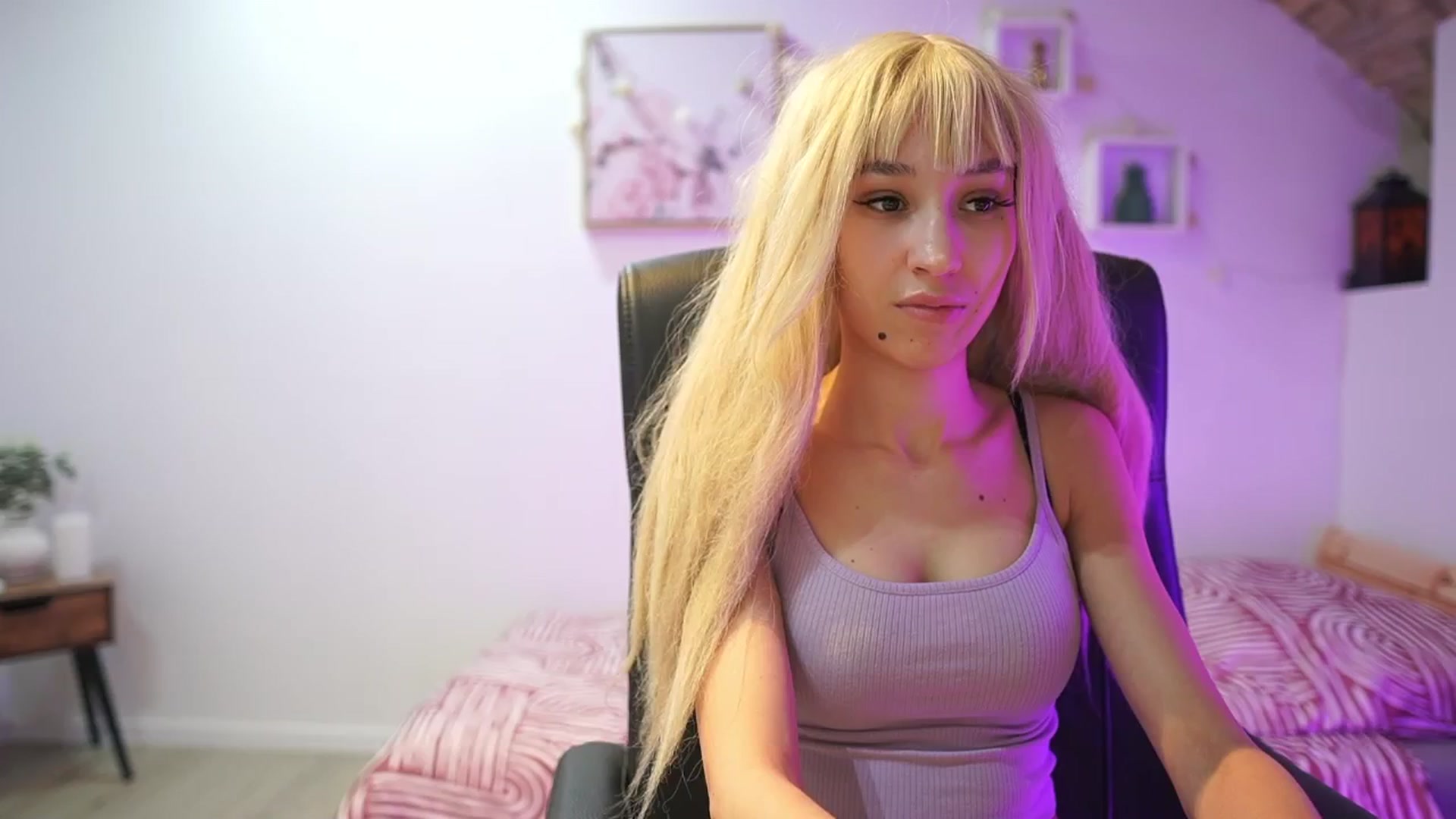 Gallery image thumbnail from Amai__Liu's myfreecams stream on, 02/13/2026, 16:30 image 4 of 20