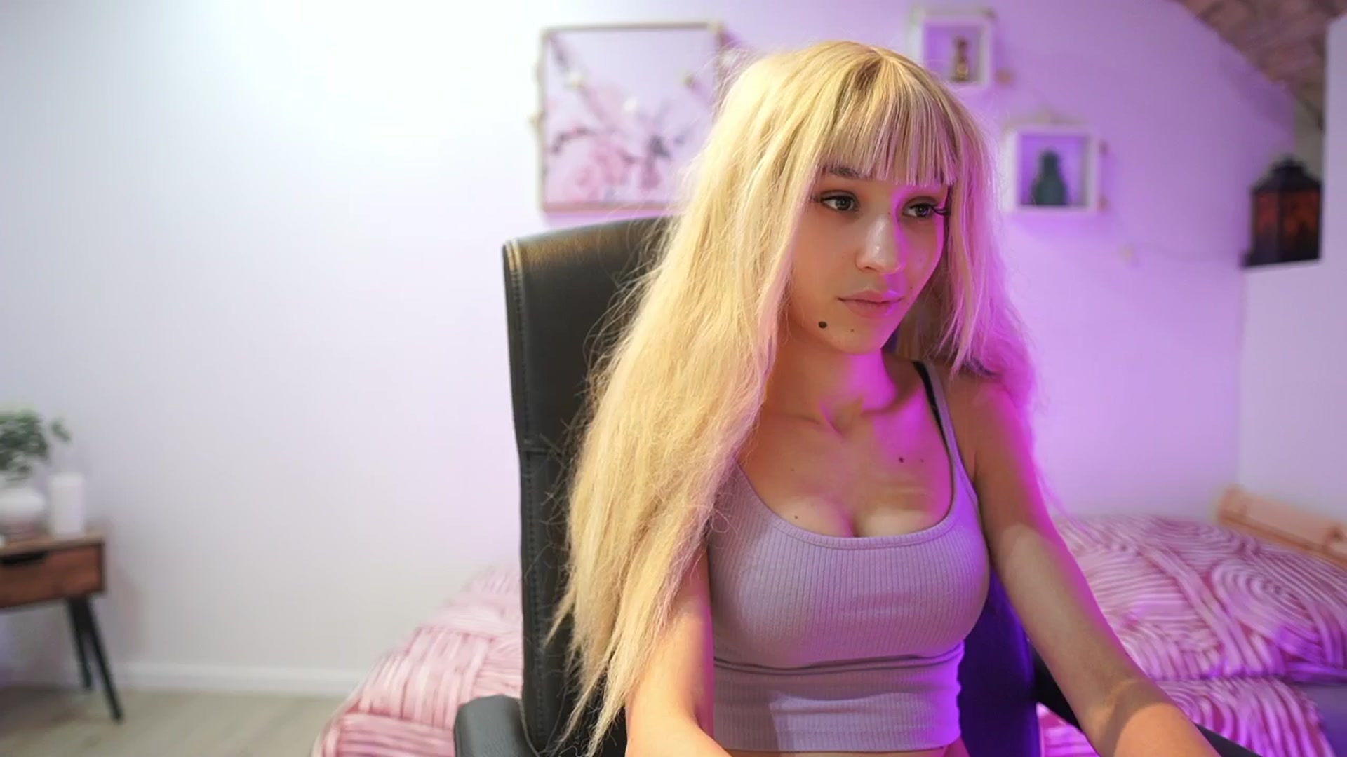 Gallery image thumbnail from Amai__Liu's myfreecams stream on, 02/13/2026, 16:30 image 1 of 20