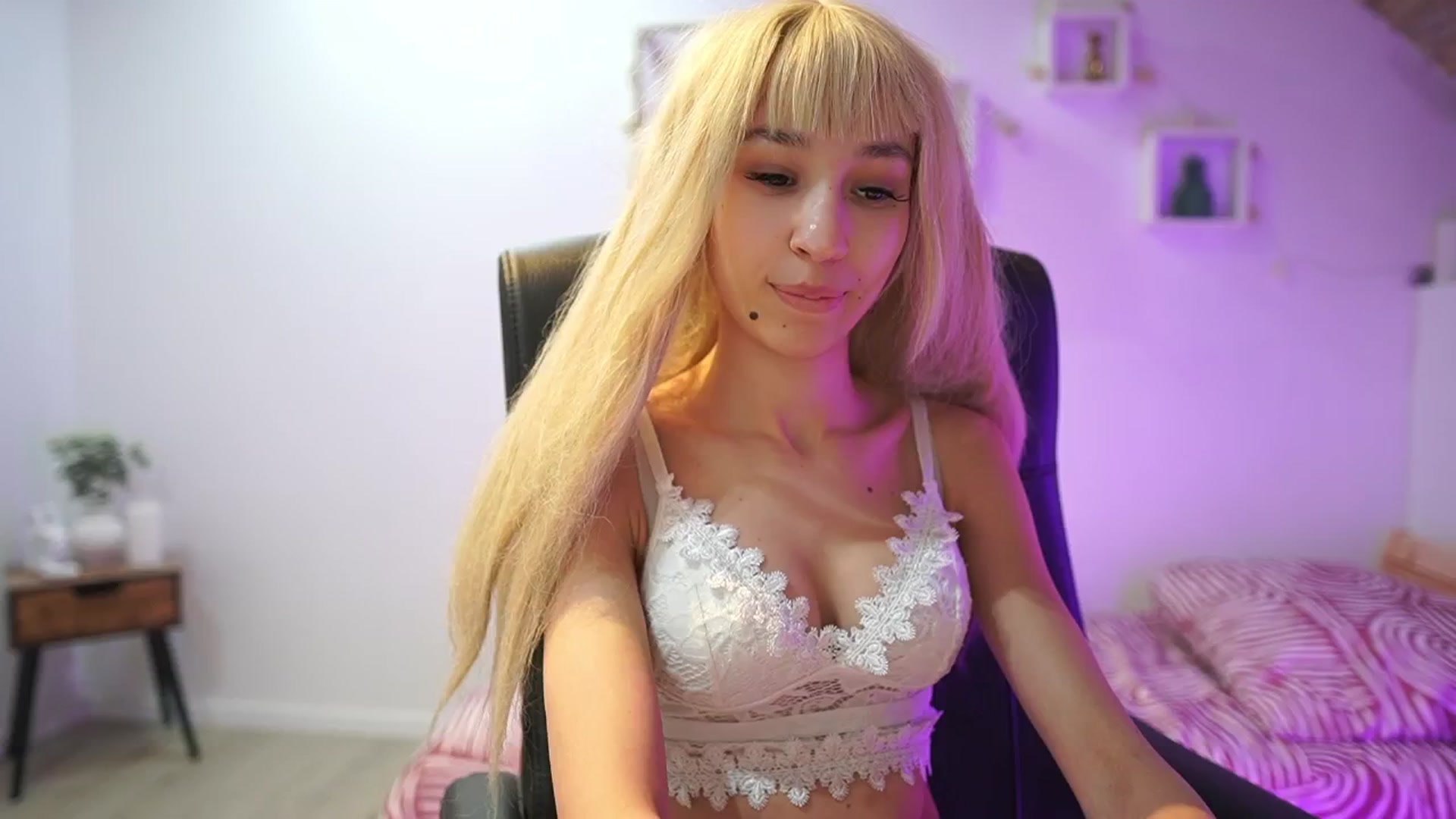Gallery image thumbnail from Amai__Liu's myfreecams stream on, 02/16/2026, 14:37 image 18 of 20