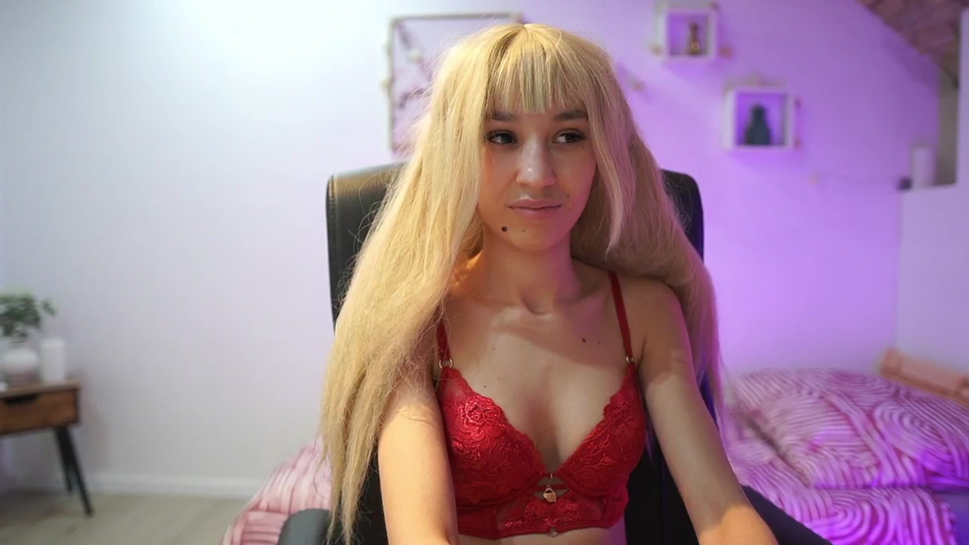 Gallery image thumbnail from Amai__Liu's myfreecams stream on, 02/22/2026, 12:56 image 11 of 20